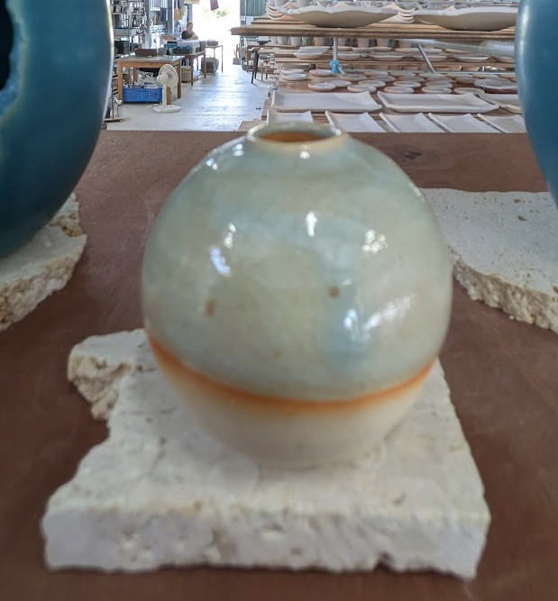 Uruma Pottery Studio (Sato Shinji): Handcrafted Spherical Celadon & Earth-Tone Ceramic Bud Vase (Ichirin-zashi) - thumbnail 1