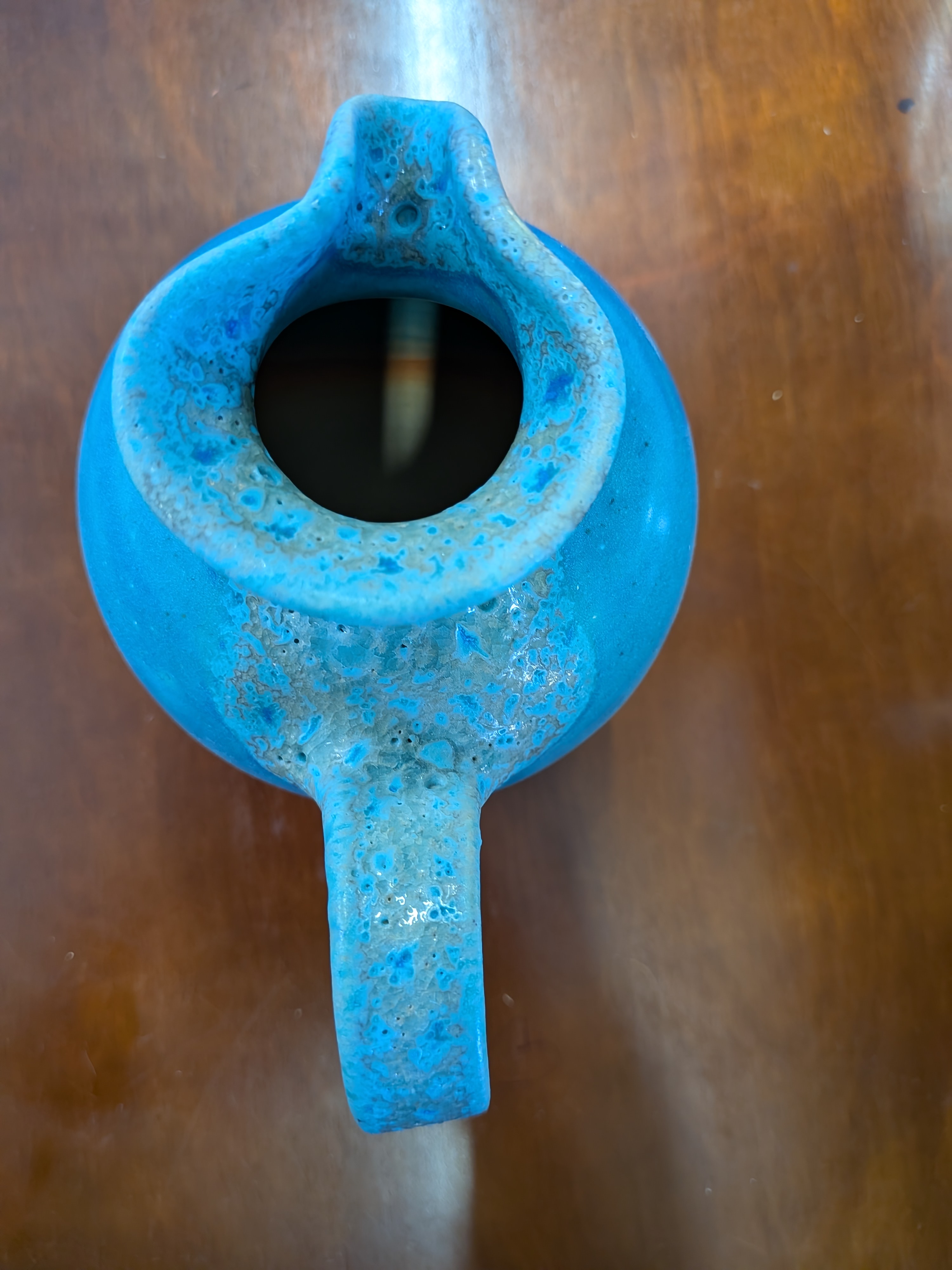 Okinawan "Uruma Blue" Ceramic Collection: Uruma Pottery (うるま陶器) - Master Potter & Studio Founder: Shinji Sato (佐陶 慎児), Hand-Formed "Uruma Blue" Gradient Pitcher / Pourer (Uruma Burū Yūmaki Pitcher — うるま陶器 ピッチャー) - image 2