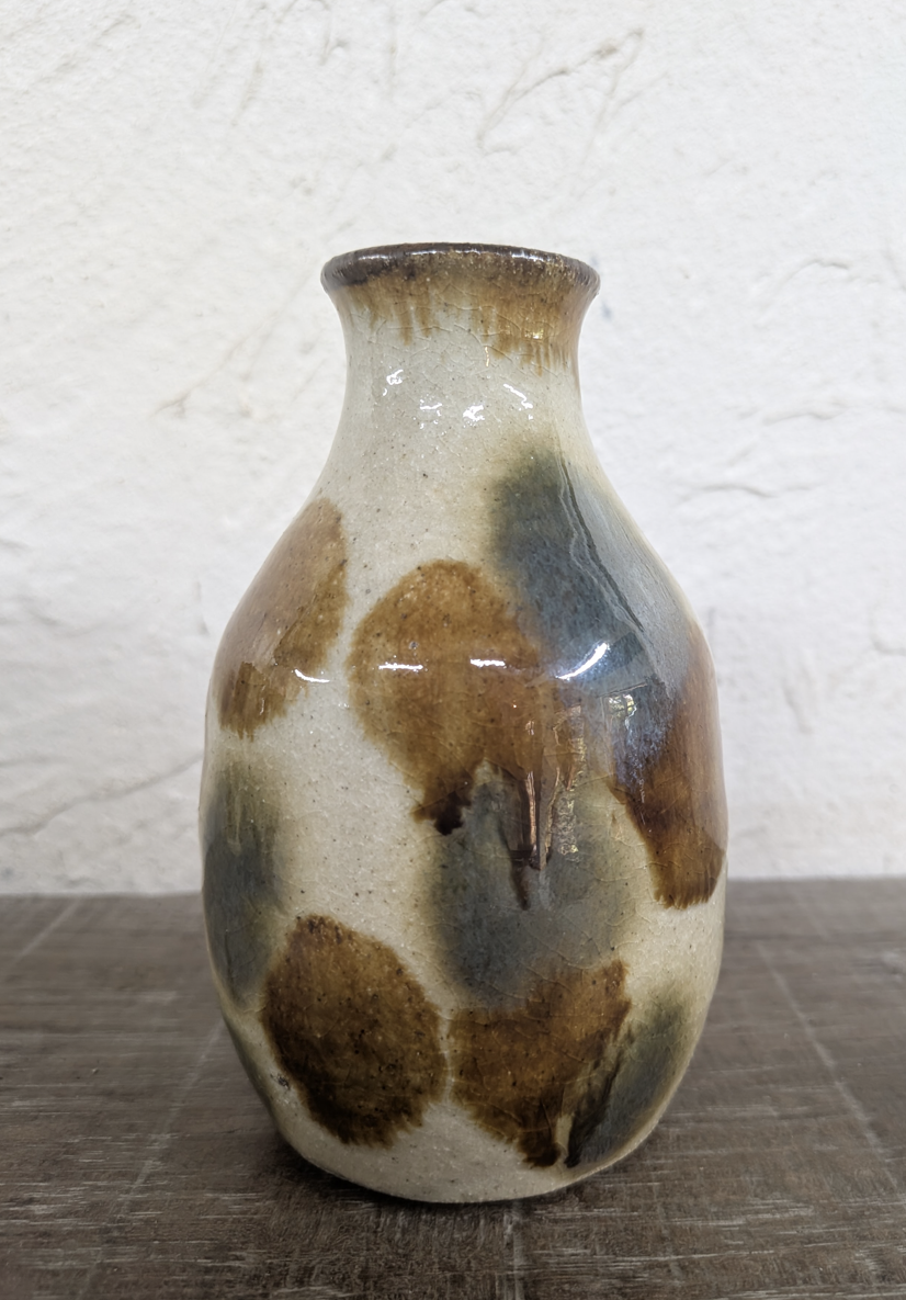 Okinawan Ryukyu Master Yachimun Ceramic Collection: Yomitan Mountain Kiln (Kita-gama) - Senior Master Potter Kyoji Matsuda (松田 共司) - Hand-Formed Polychrome Ten-uchi Tokkuri / Flower Vase, Gosu to Ame Ten-uchi Tokkuri - 呉須に飴点打 徳利 - thumbnail 1