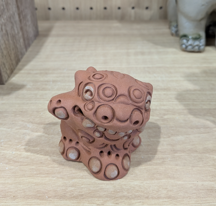 Okinawan Ryukyu Folk Art & Ceramic Collection: Handcrafted “Fuku-Maneki Shisa” Beckoning Guardian Pair Set - Small (福まねきシーサー ペア小) - image 3