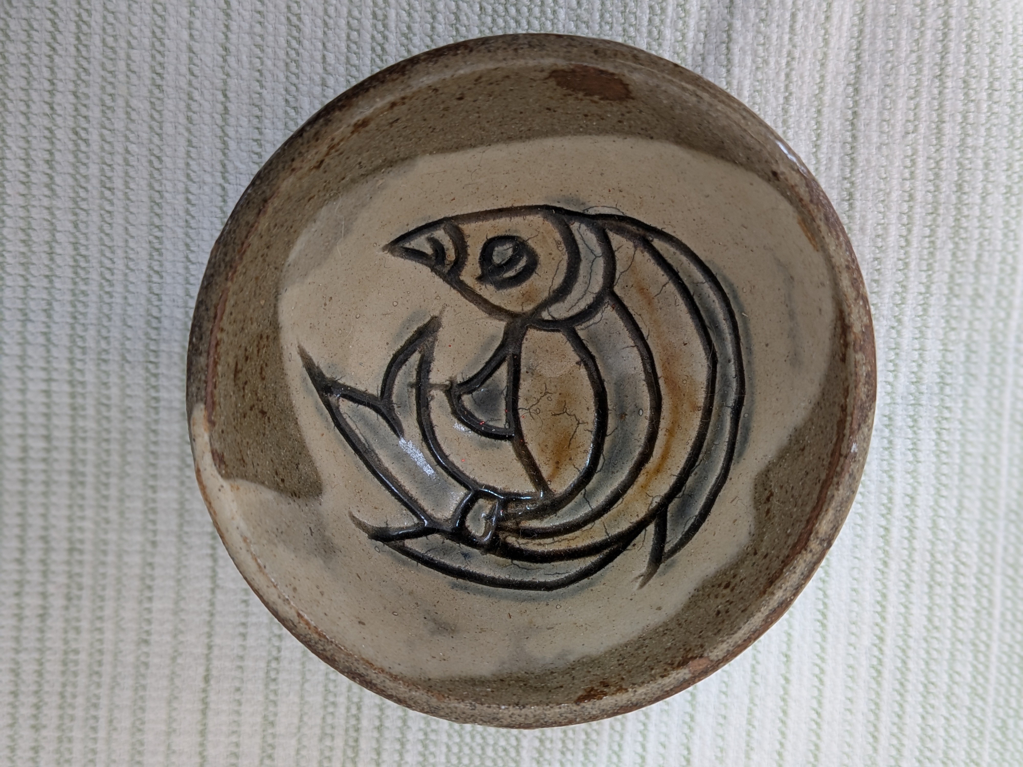 Toshio Kinjo Okinawan Yachimun Ceramic Guinomi Sake Cup - Hand-Incised Fish Motif (魚紋) - thumbnail 2