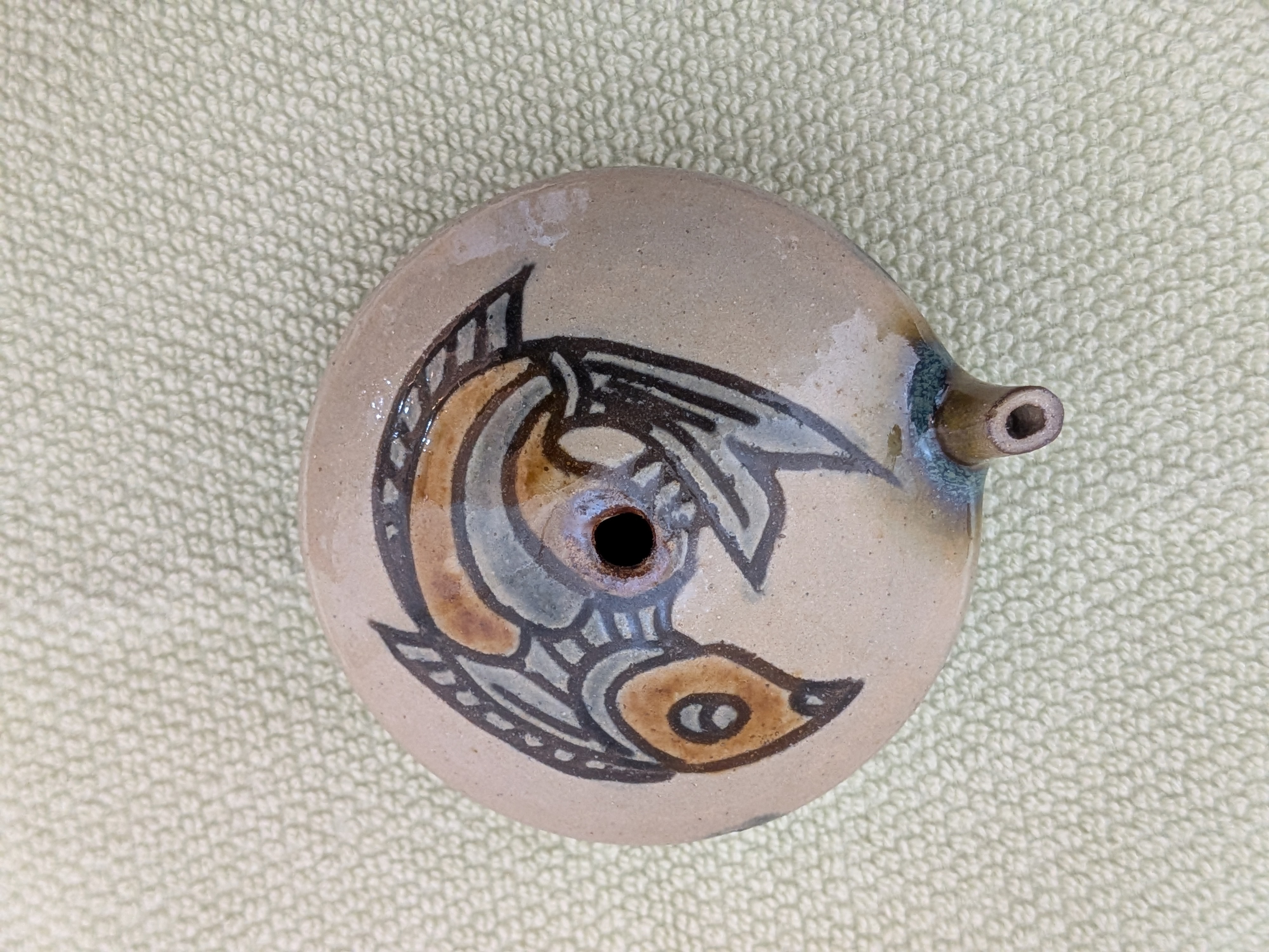 Toshio Kinjo Okinawan Yachimun Ceramic Kara-kara - Hand-Incised Fish Motif (魚紋) - thumbnail 2