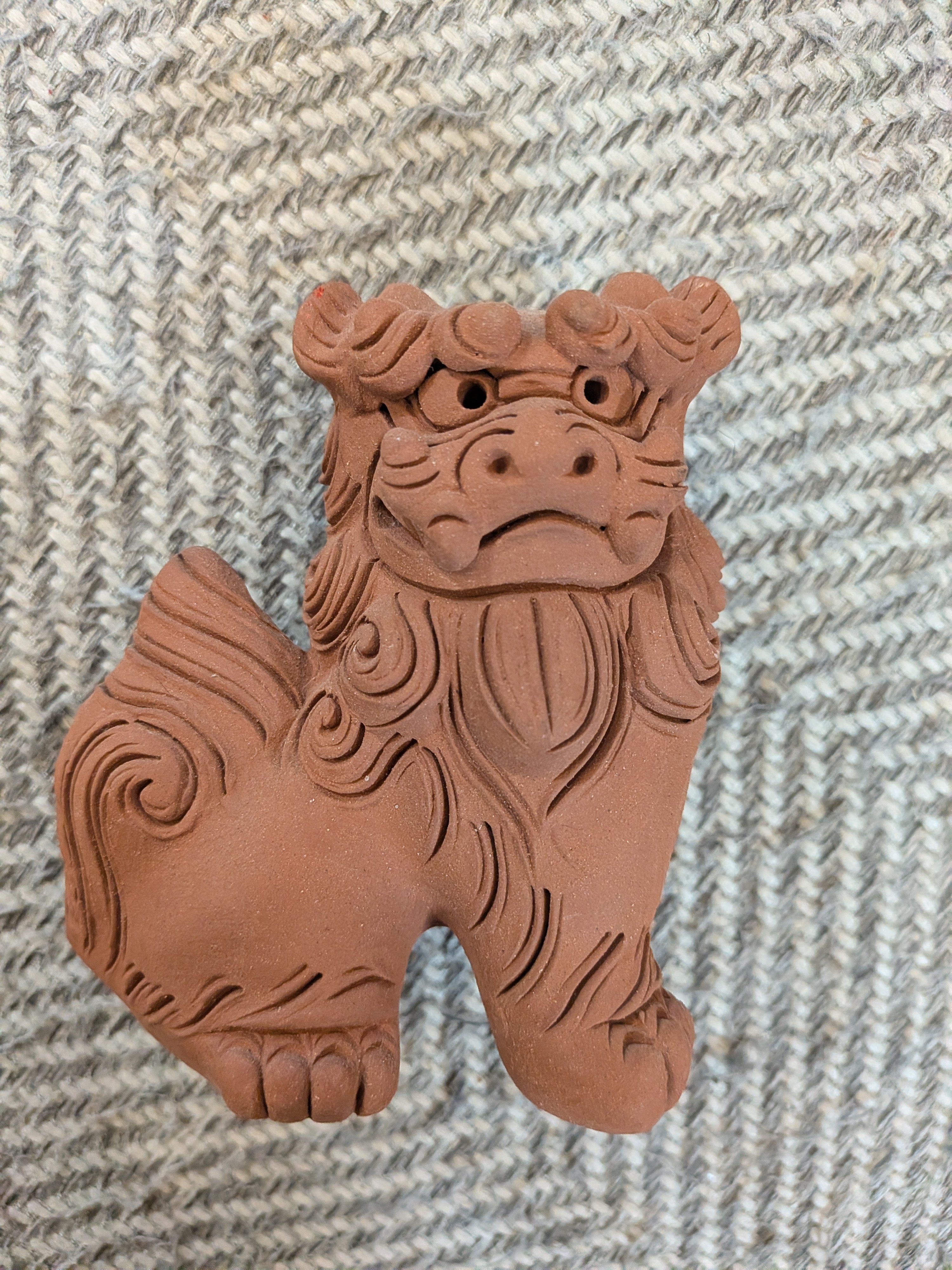 Okinawan Ryukyu Guardian Collection: Hancraft Akyamu Shisa Guardians - Handcrafted Unglazed “Akyamu” Shisa Guardian Statues, Pair (赤土無釉シーサー一対) - image 3