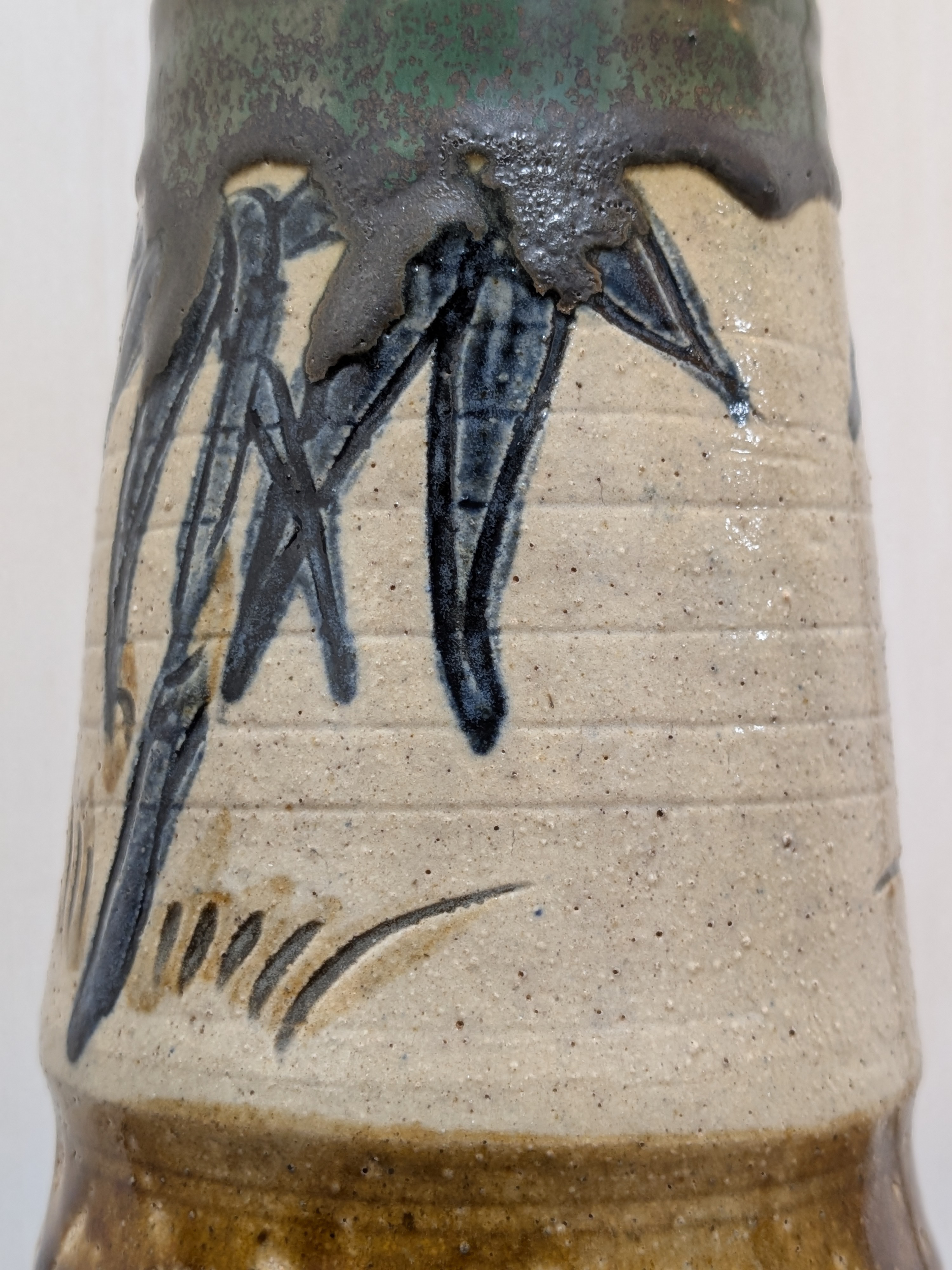 Okinawan Yachimun Ceramic Vase - Hand-Incised Bamboo Motif (竹紋) - thumbnail 2