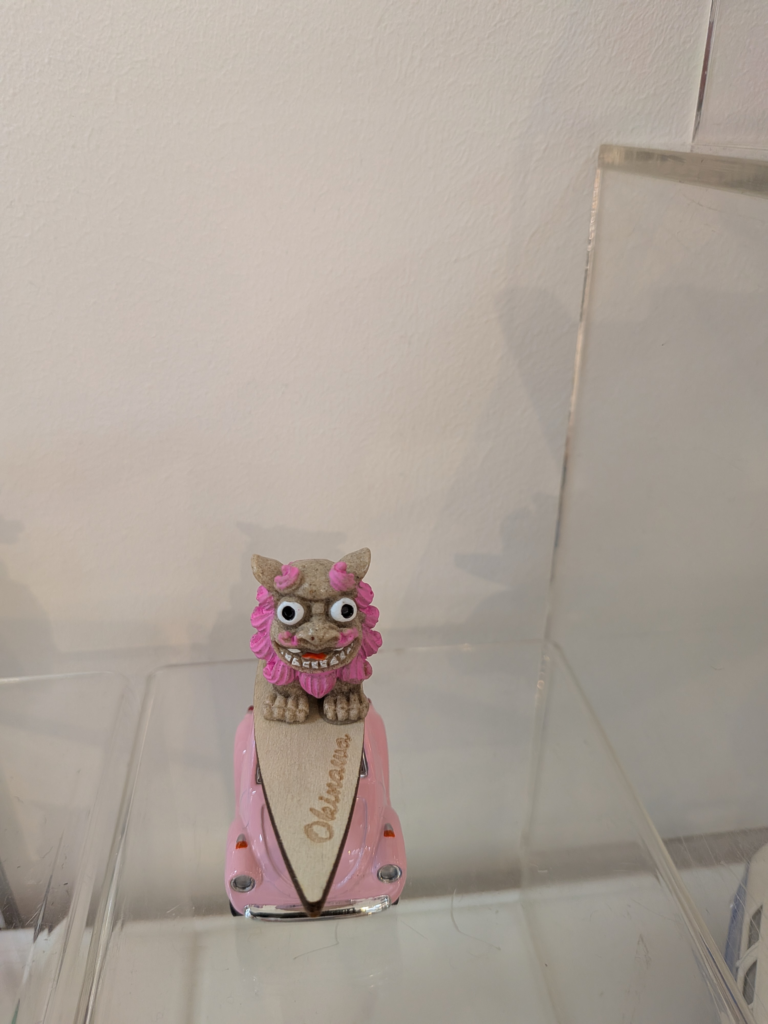 Okinawan Ryukyu Folk Art & Collectibles Collection: Handcrafted "Surf Shisa Mini Car" Figurine - Pink Beetle Variant (サーフ獅子ミニカー小) - thumbnail 1