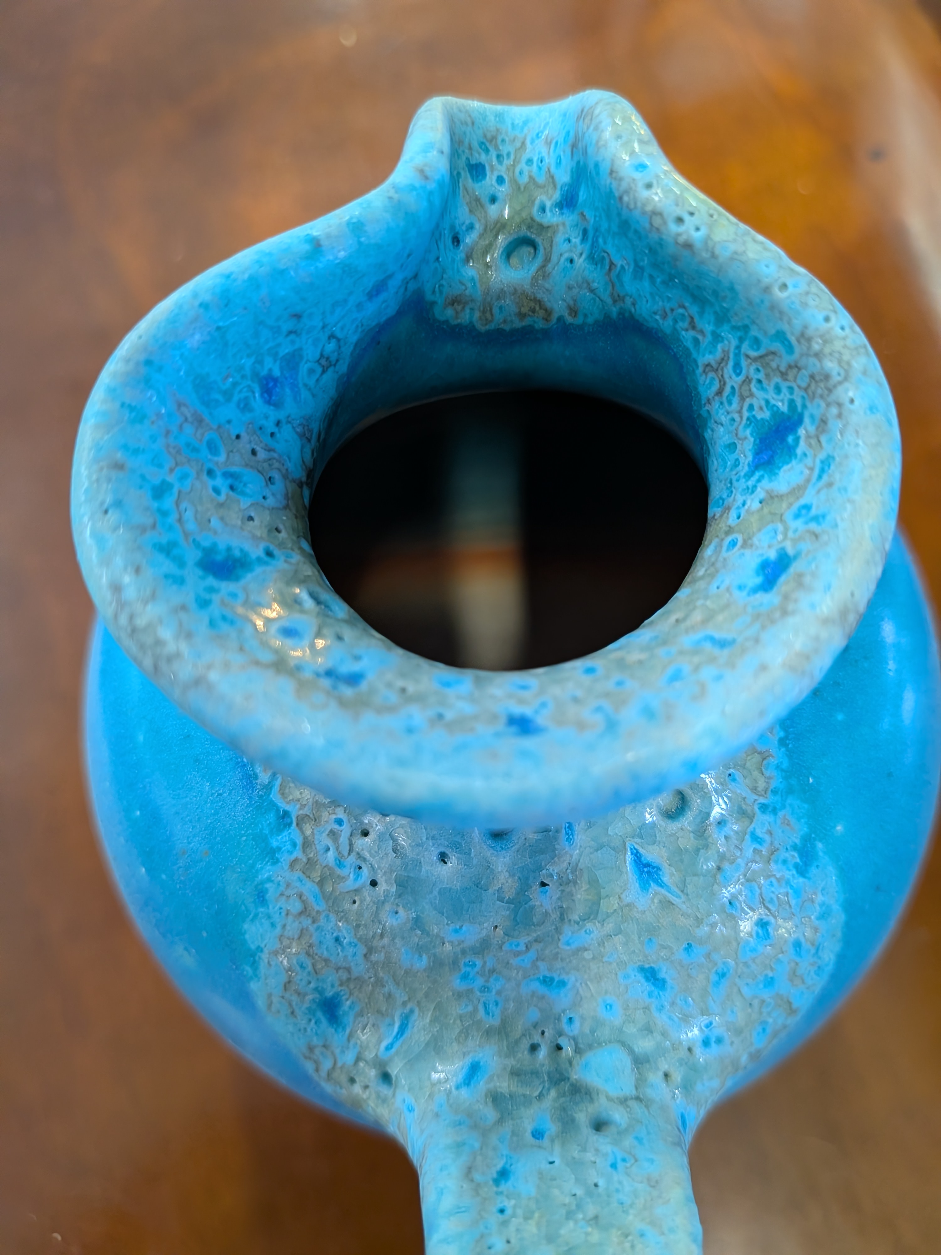 Okinawan "Uruma Blue" Ceramic Collection: Uruma Pottery (うるま陶器) - Master Potter & Studio Founder: Shinji Sato (佐陶 慎児), Hand-Formed "Uruma Blue" Gradient Pitcher / Pourer (Uruma Burū Yūmaki Pitcher — うるま陶器 ピッチャー) - image 3
