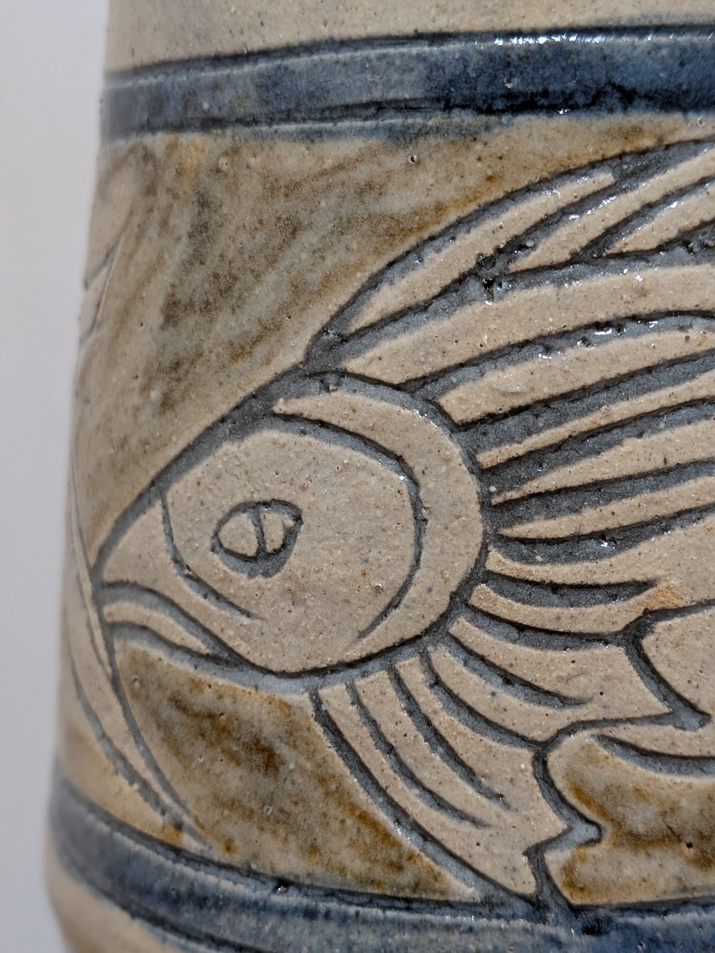 Jiro Kinjo Okinawan Yachimun Ceramic Vase - Hand-Incised Fish Motif (魚紋) - image 7