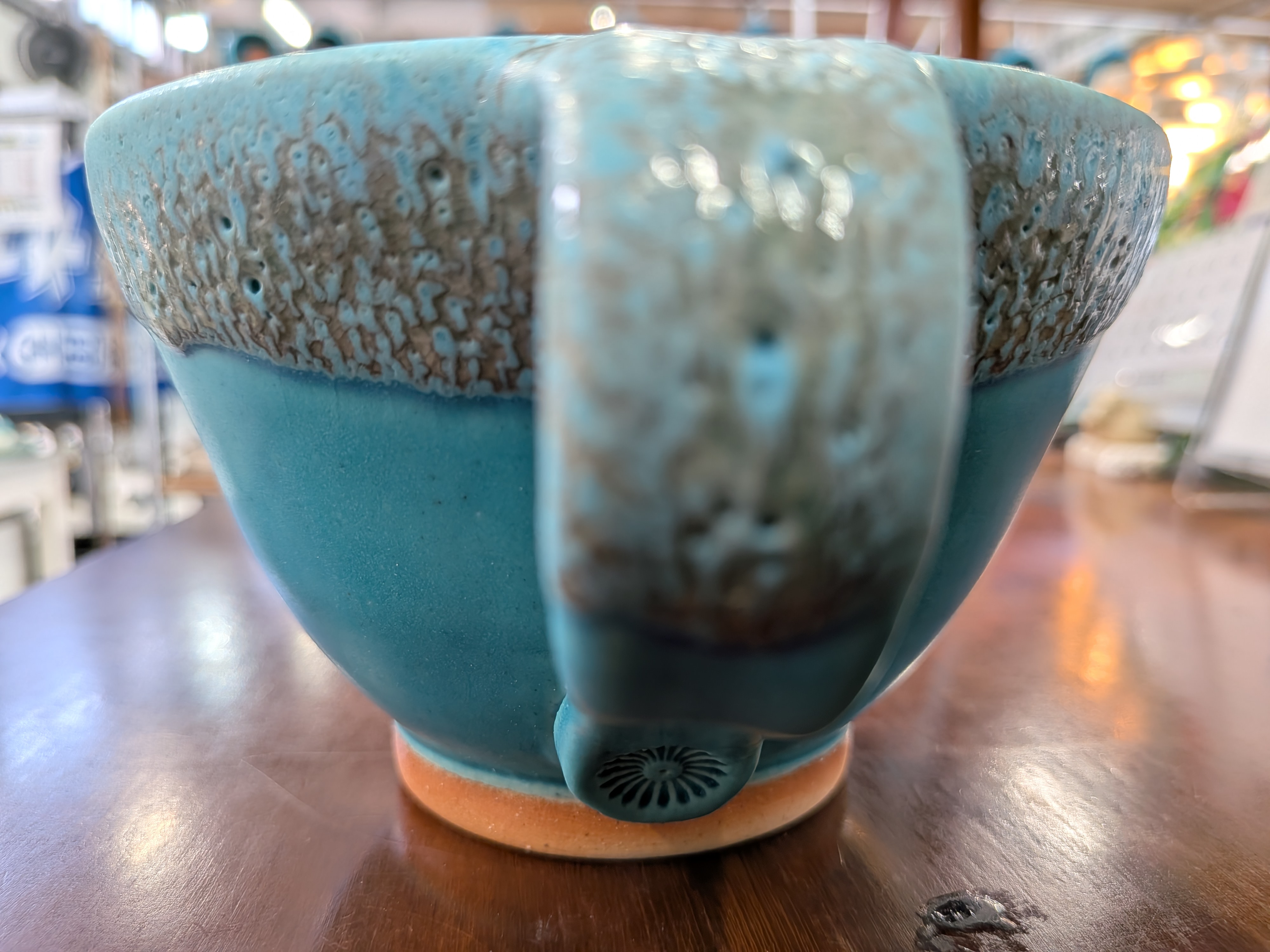 Okinawan "Uruma Blue" Ceramic Collection: Uruma Pottery (うるま陶器) - Master Potter & Studio Founder: Shinji Sato (佐陶 慎児), Hand-Formed "Uruma Blue" Gradient Large Mug / Soup Cup with Handle (Uruma Burū Magu & Sūpu Kappu — うるま陶器 マグ・スープカップ) - thumbnail 3