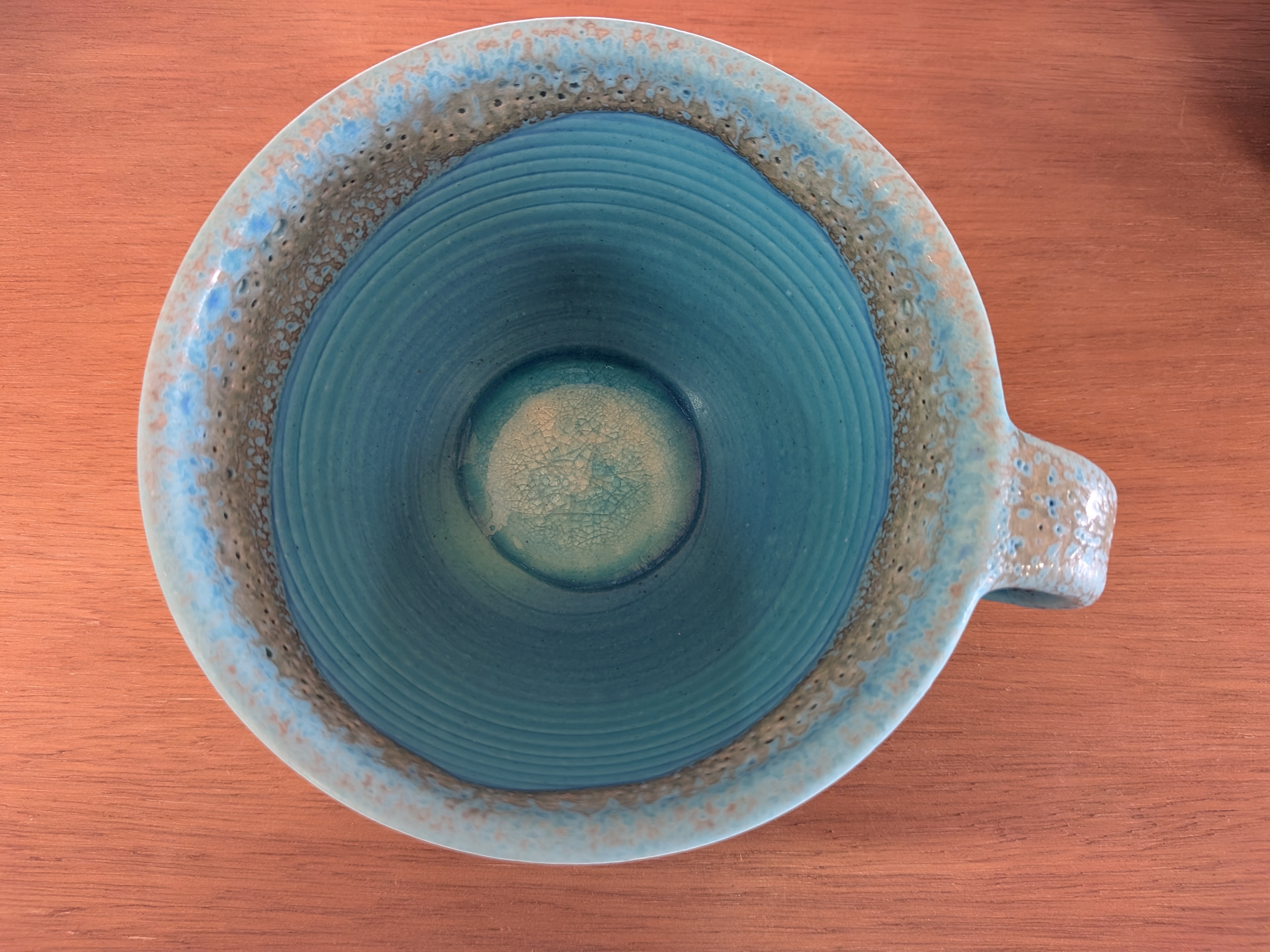Okinawan "Uruma Blue" Ceramic Collection: Uruma Pottery (うるま陶器) - Master Potter & Studio Founder: Shinji Sato (佐陶 慎児), Hand-Formed "Uruma Blue" Gradient Large Mug / Soup Cup with Handle (Uruma Burū Magu & Sūpu Kappu — うるま陶器 マグ・スープカップ) - thumbnail 5