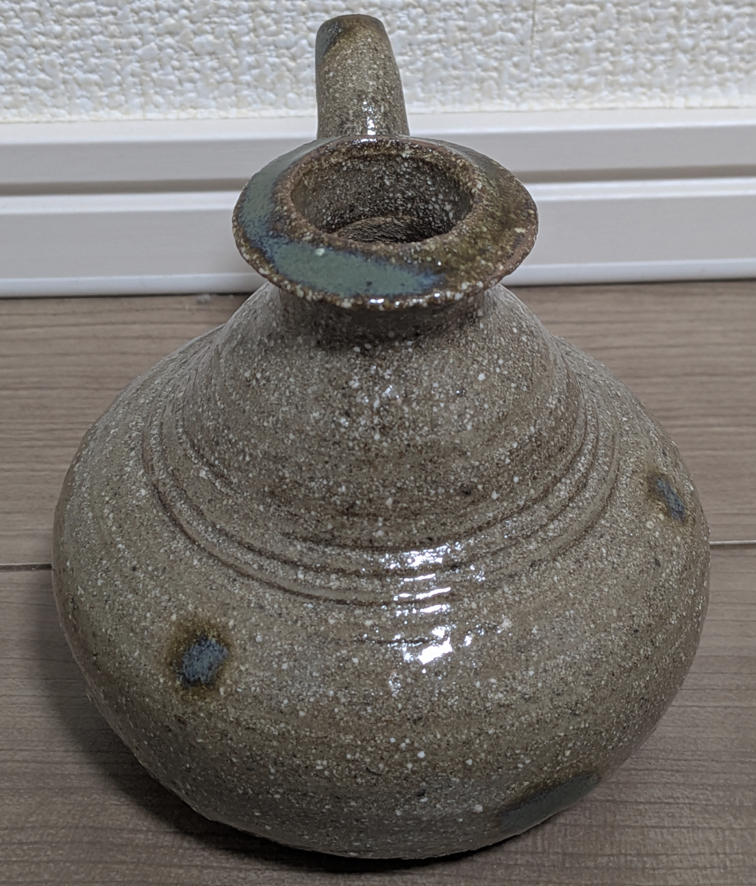 Okinawan Ryukyu Heritage Collection: Katsunosuke Futamata (二俣 勝之助) / Katsu-gama (勝窯) - Special Limited Commemorative Karakara Awamori & Sake Vessel - thumbnail 5