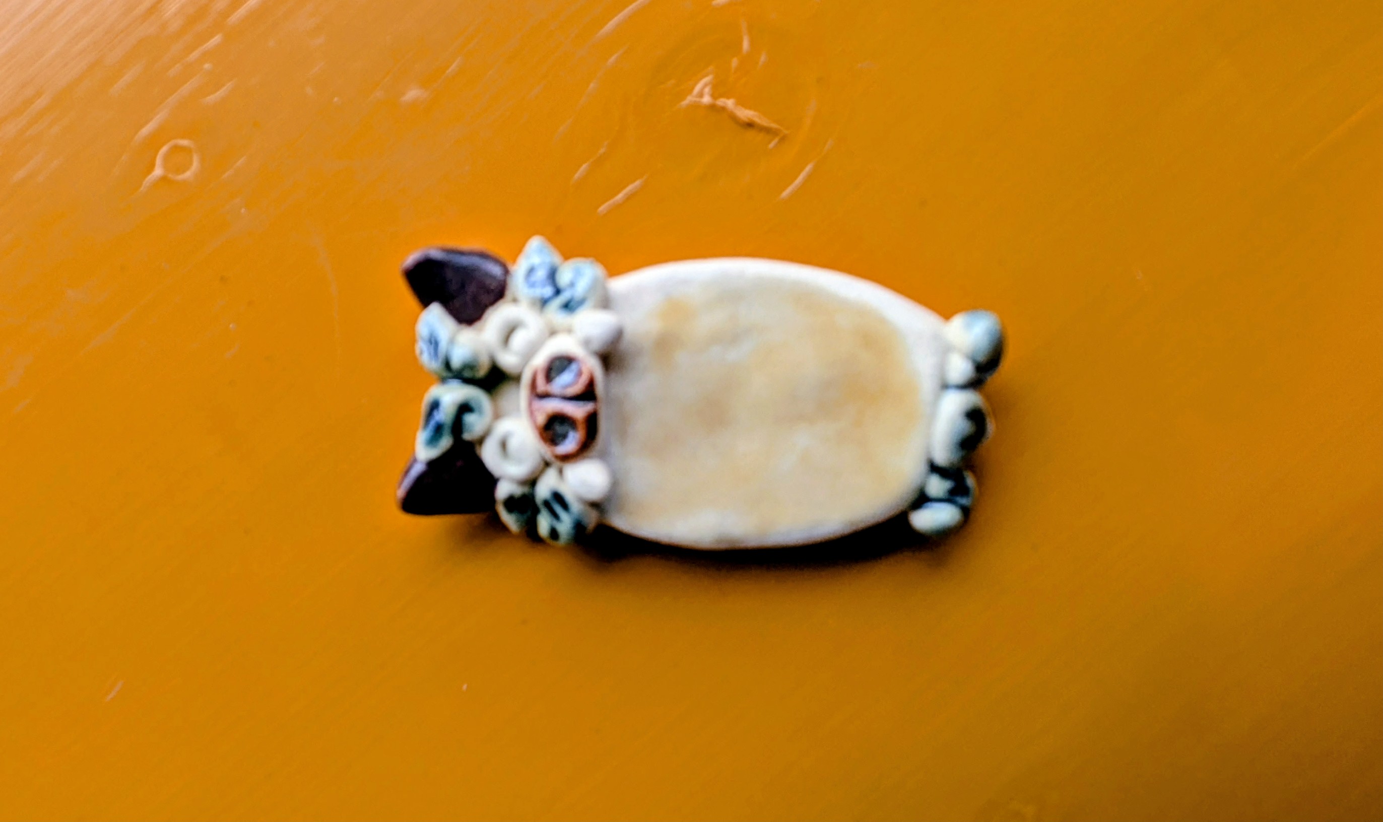 Okinawan Ryukyu Historic Clay Collection: Master Pottery Kinjou Son - Handcrafted “Shisa” Guardian Chopstick Rest / Hashioki (シーサー箸置き) - image 1