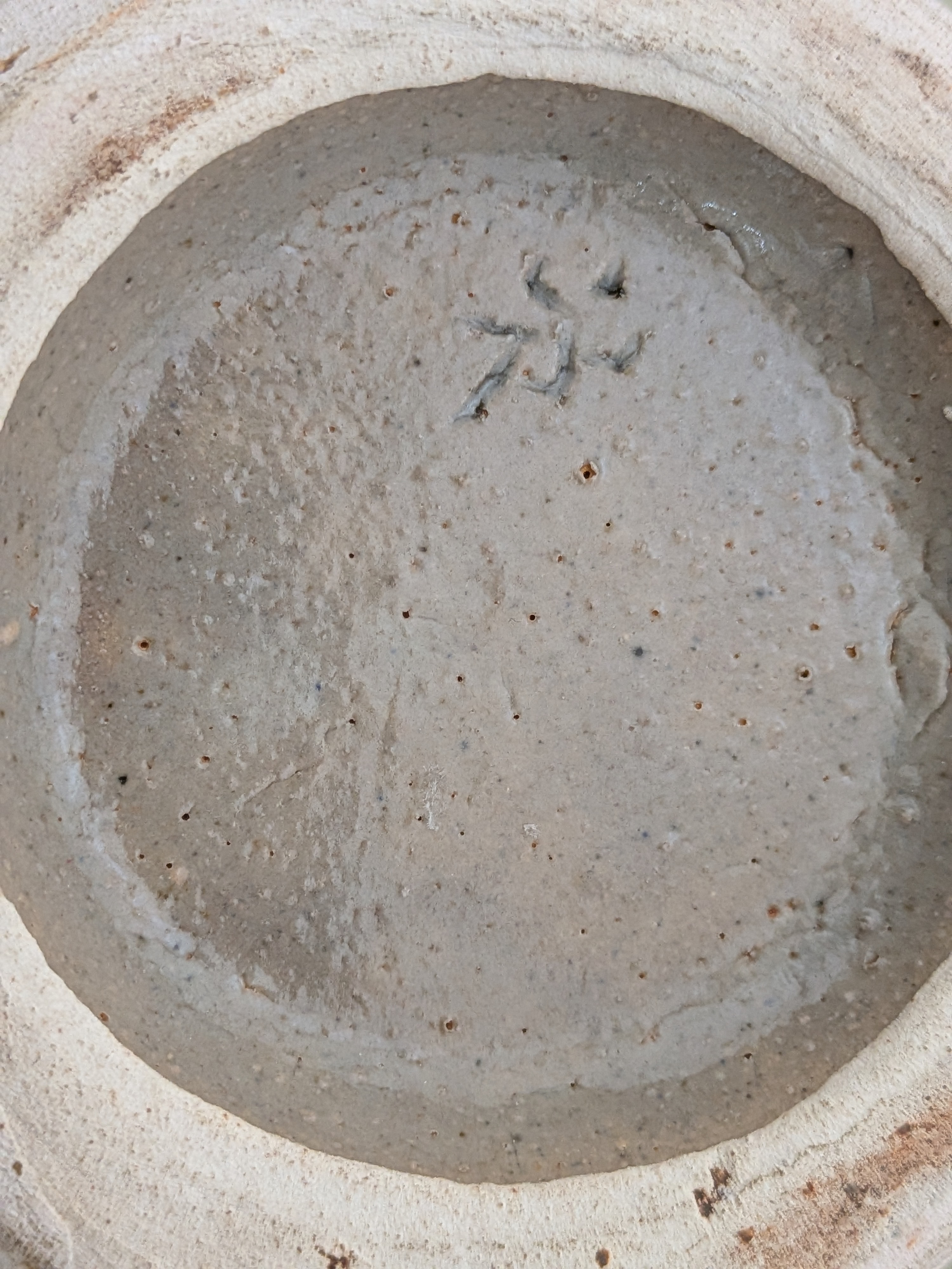 Jiro Kinjo Okinawan Yachimun Ceramic Vase - Hand-Incised Fish Motif (魚紋) - image 9