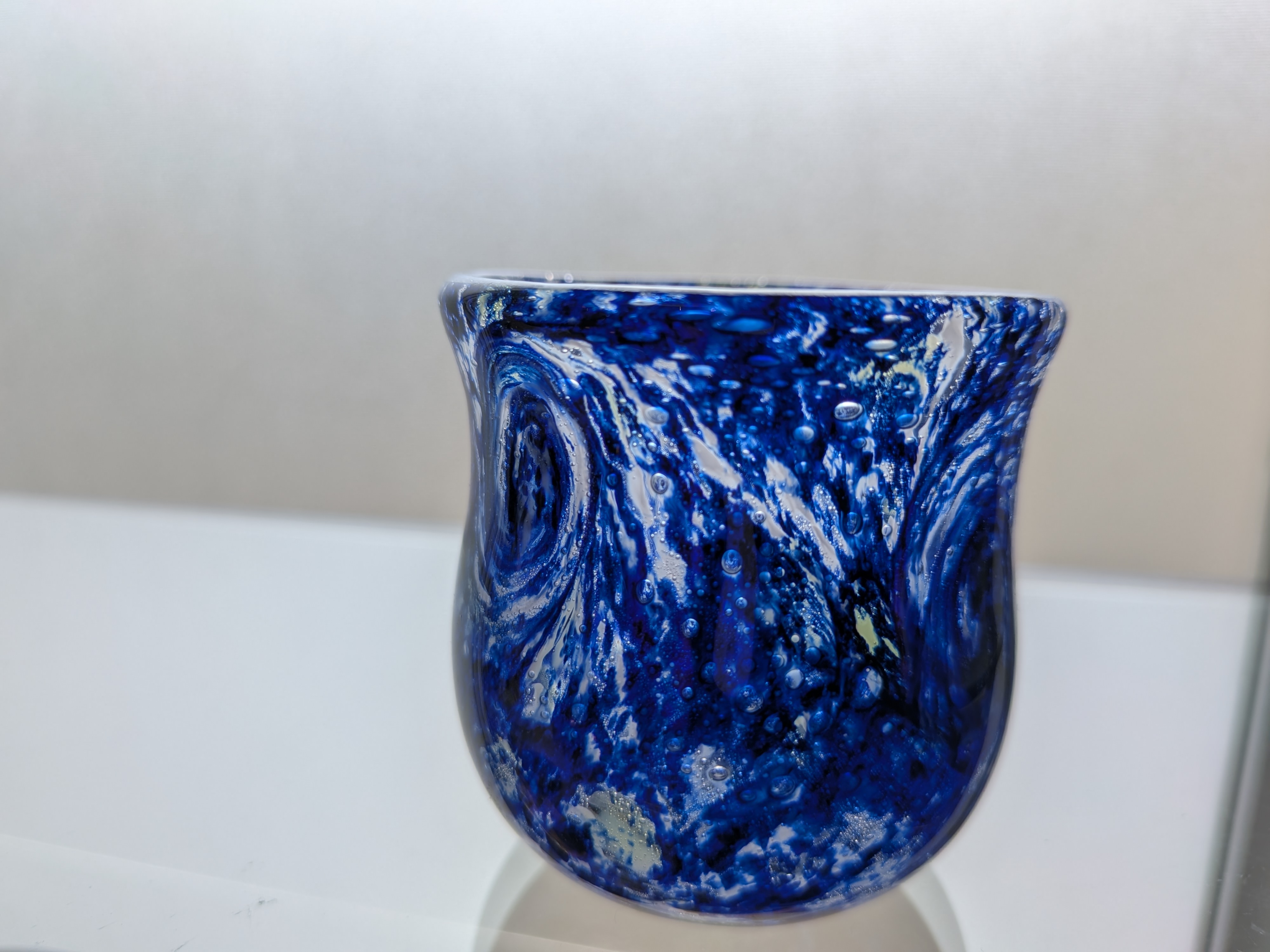 Okinawan Ryukyu Hand-Blown Glass Collection: Takumi Kōbō Studio - Master Takumi Matsumuro (松室 巧), Deep Ocean Swirl Fine Art Glass Sake Cup - Earth Edition / 宙吹ガラス - thumbnail 2