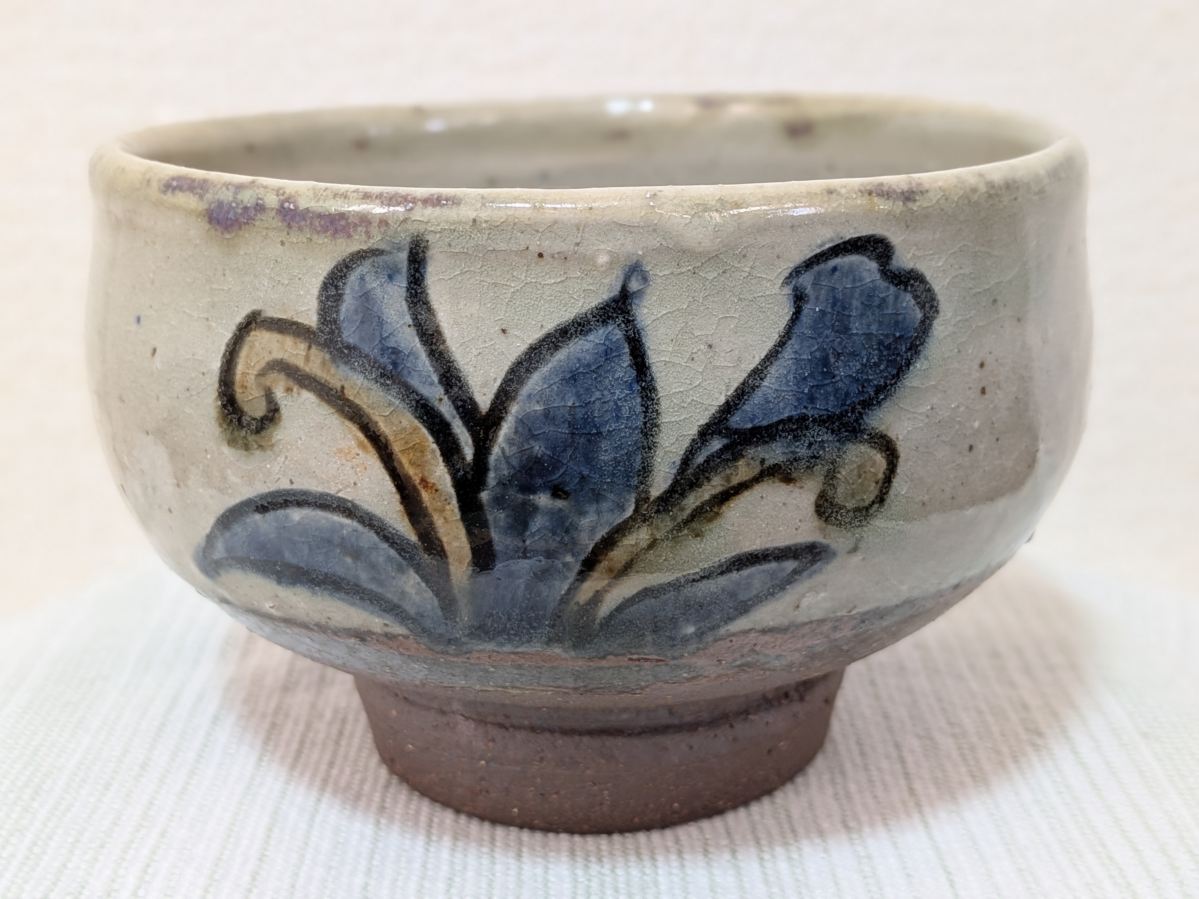 Jiro Kinjo Okinawan Yachimun Ceramic Tea Ceremony Cup/Bowl - Hand-Incised Ege / Lotus / Plant Motif - thumbnail 3