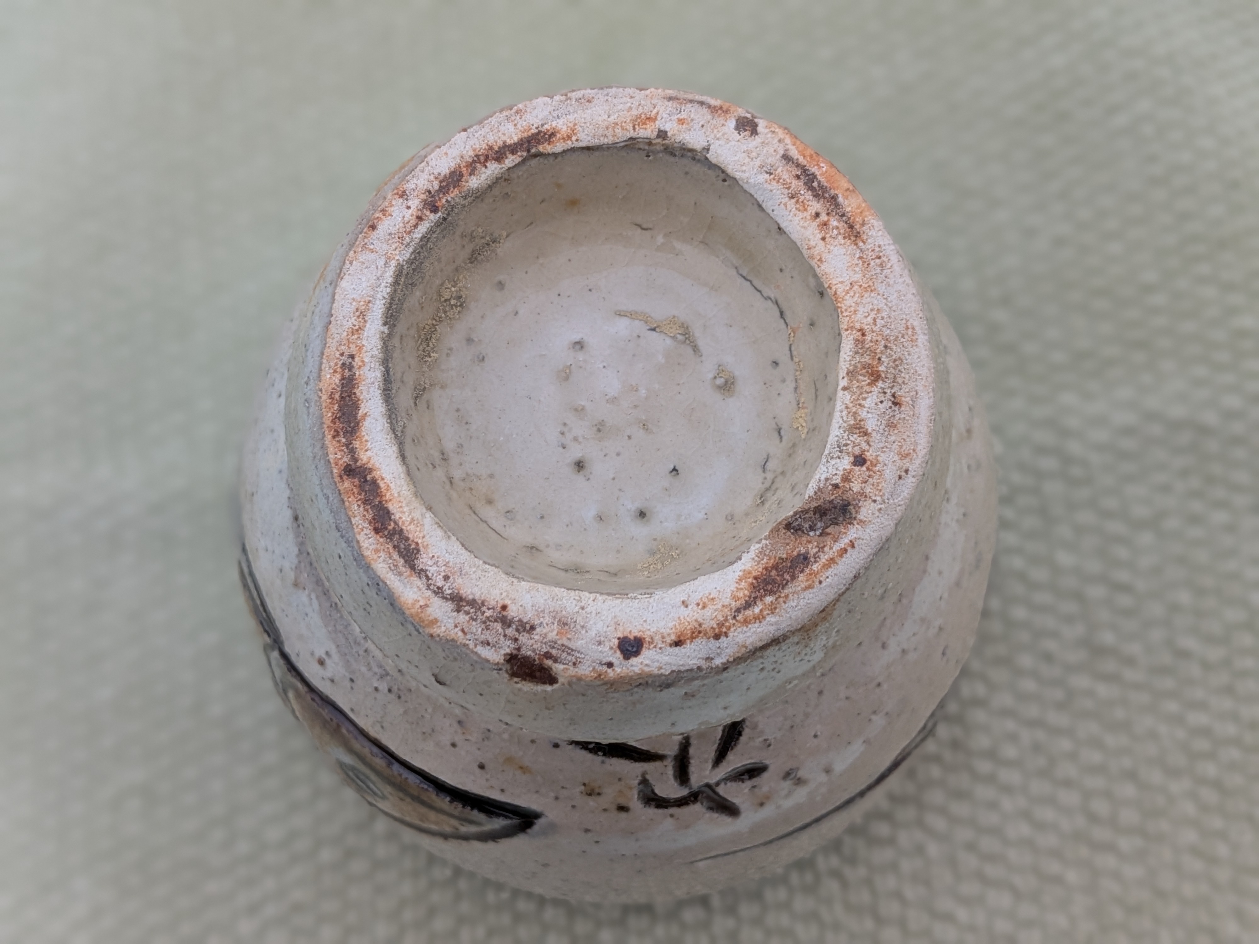 Jiro Kinjo Okinawan Yachimun Ceramic Yunomi Cup - Hand-Incised Fish Motif (魚紋)Description - thumbnail 6
