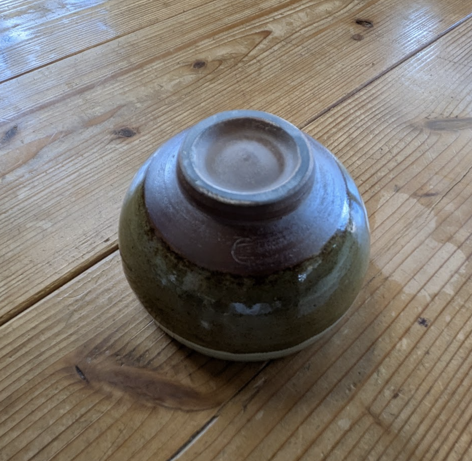 Okinawan Ryukyu Historic Clay Collection: Master Potter Tsunehide Shimabukuro (島袋常秀) - Handcrafted Okinawan Yachimun “Two-Tone Ash-Glaze” Ceramic Bowl / Donburi (掛け分けどんぶり) - image 3