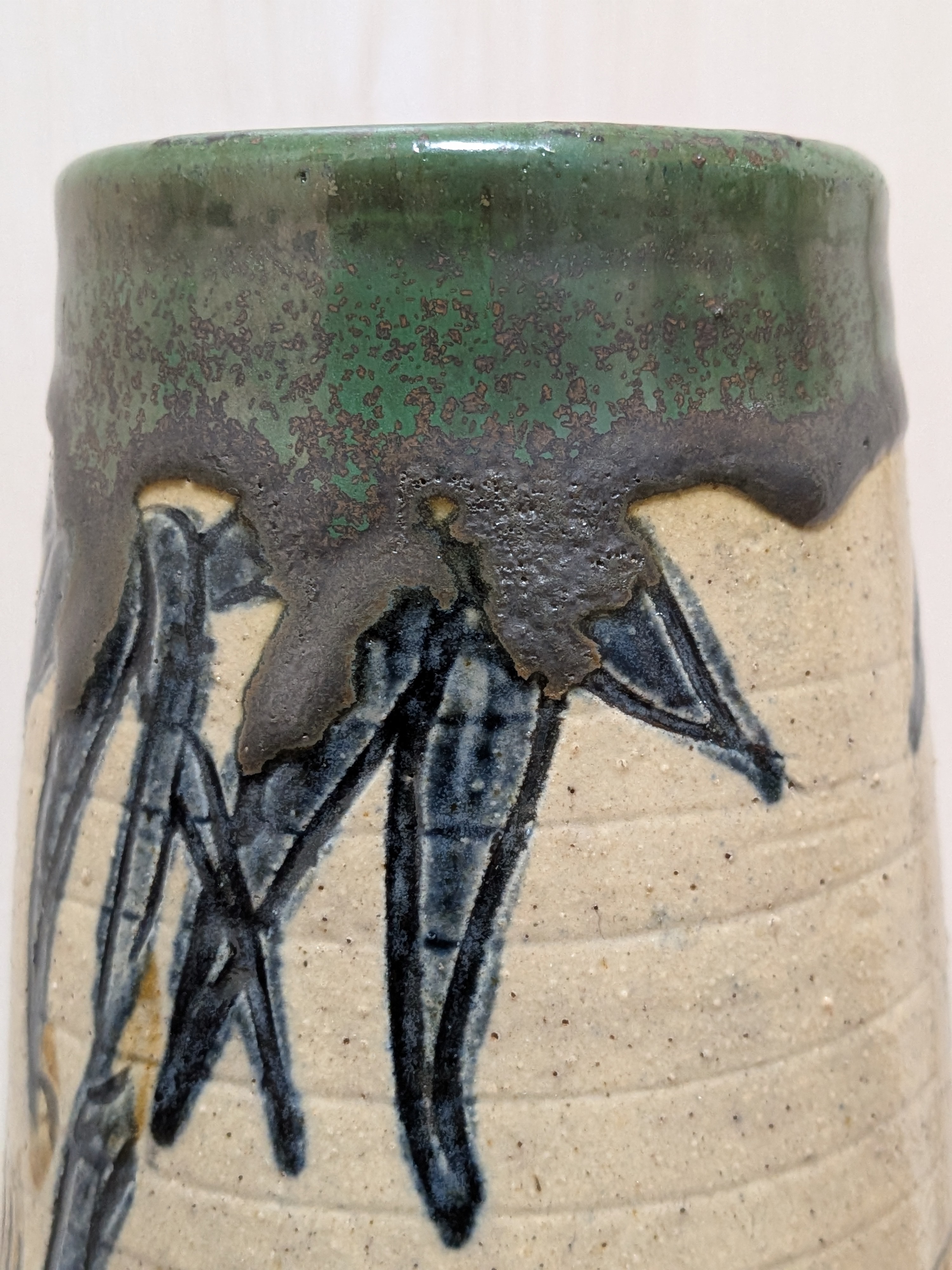 Okinawan Yachimun Ceramic Vase - Hand-Incised Bamboo Motif (竹紋) - thumbnail 7