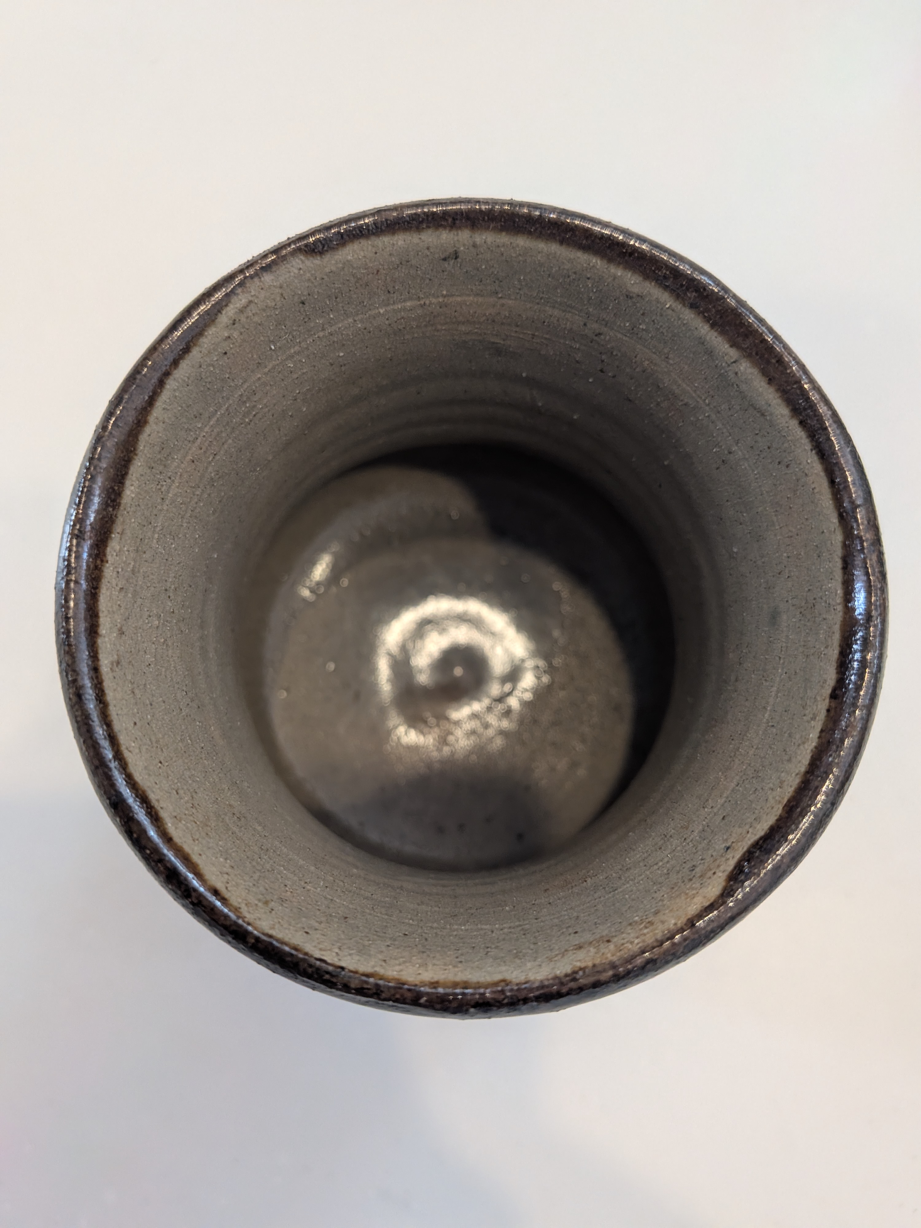 Okinawan Ryukyu Master Yachimun Ceramic Collection - Kiyomasa Touki / Tsuboya Kiln - Master Kiyomasa Kobashigawa (小橋川 清正) - Master Relief-Carved Red-Slip Fish Motif Sake Cup, Akae Gyomon Choko / Guinomi - 魚紋お猪口 - image 3