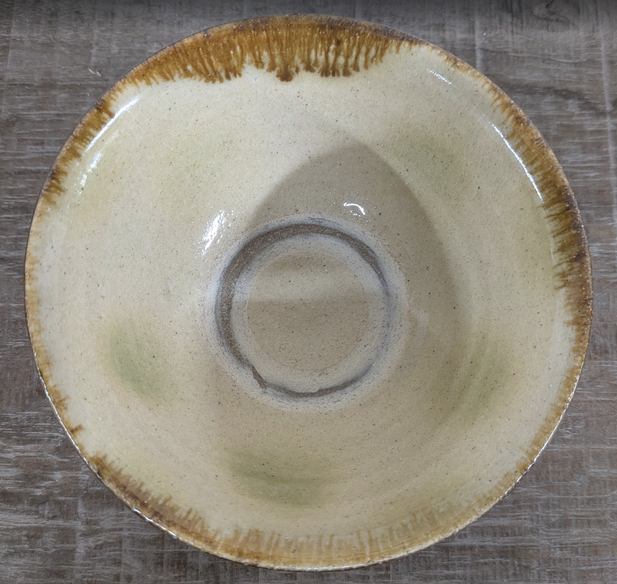 Okinawan Ryukyu Master Yachimun Ceramic Collection: Yomitan Mountain Kiln (Kita-gama) - Senior Master Potter Kyoji Matsuda (松田 共司) - Hand-Formed Polychrome Ten-uchi 6-Sun Large Bowl / Donburi, Gosu to Ame Ten-uchi Donburi / Makai - 呉須に飴点打 どんぶり / 6寸マカイ - thumbnail 2