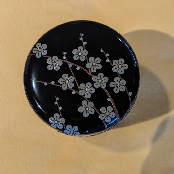 Okinawan Ryukyu Lacquer Fine Art Collection: Kakuman - Tsuikin (堆錦) Imperial Plum (Sumeragi no Ume) 3D Tsuikin Relief Lidded Vessel - thumbnail 2