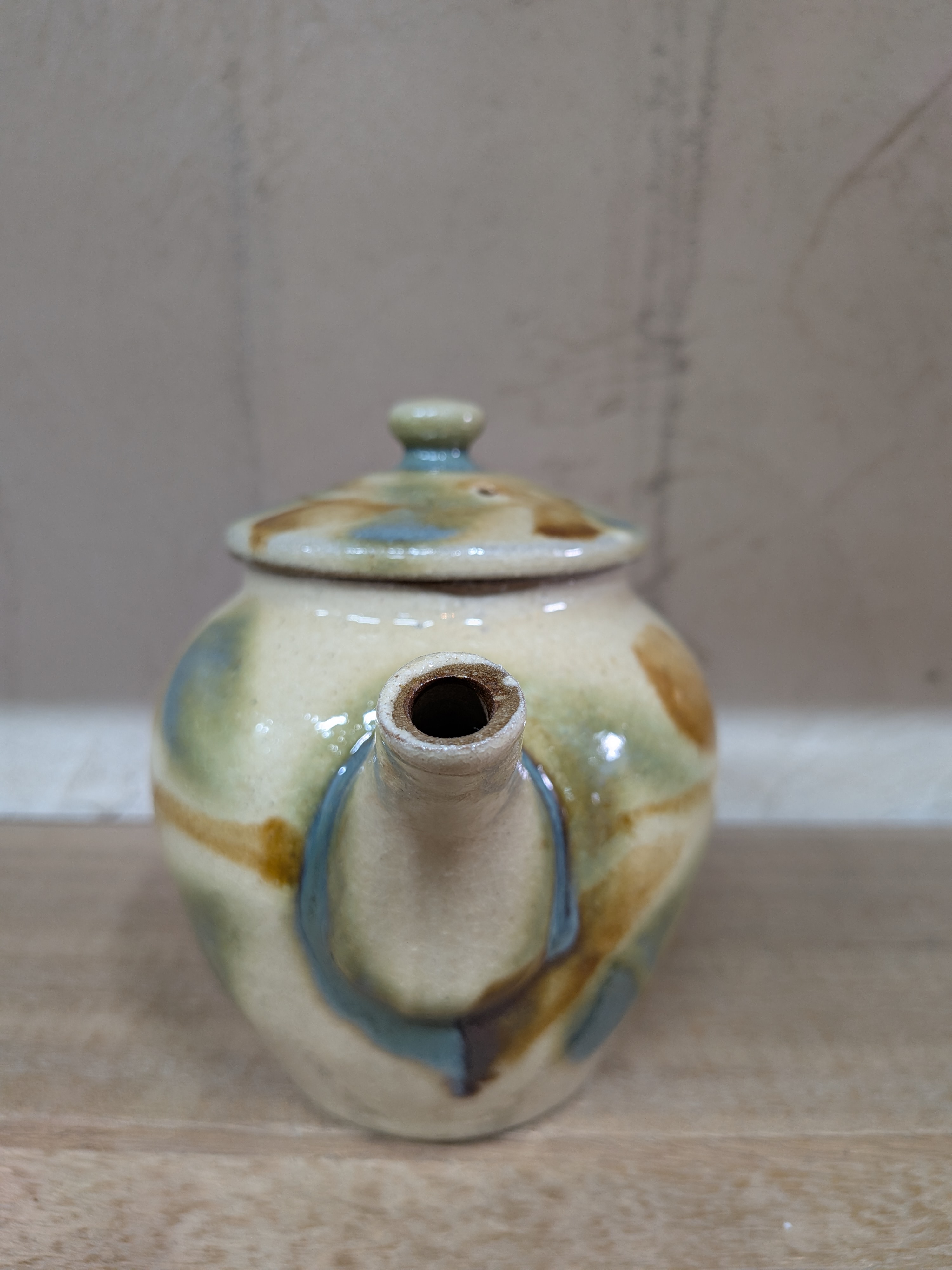 Okinawan Ryukyu Yachimun Fine Art Ceramic Collection: Yomitanzan-Yaki Kita-Gama Studio - Kyōshi Matsuda (松田 共司), Traditional Sansai Splash-Pattern Teapot, Sansai Ame-yu / Gosu Teapot - 三彩 飴釉・呉須 - image 3