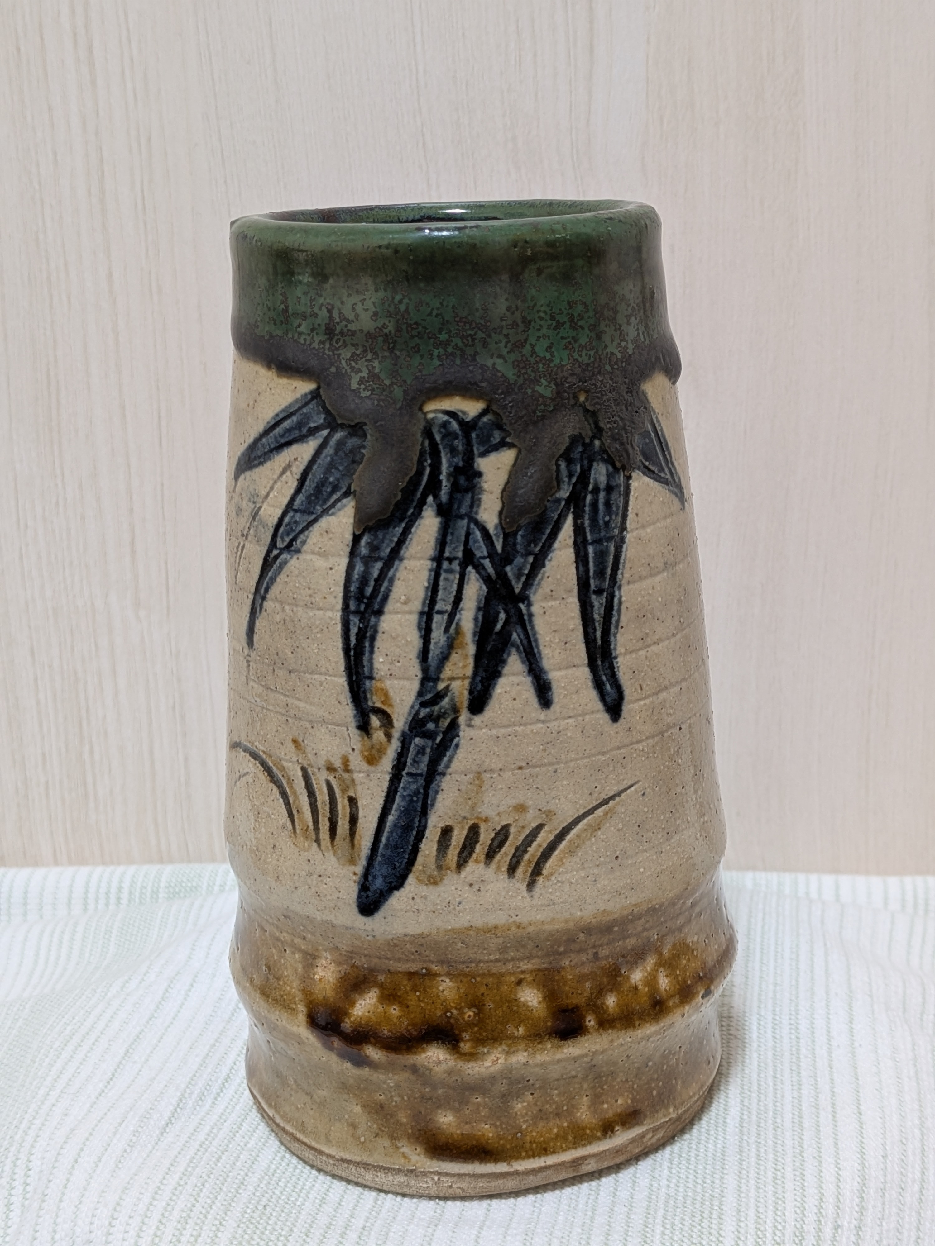 Okinawan Yachimun Ceramic Vase - Hand-Incised Bamboo Motif (竹紋) - image 1