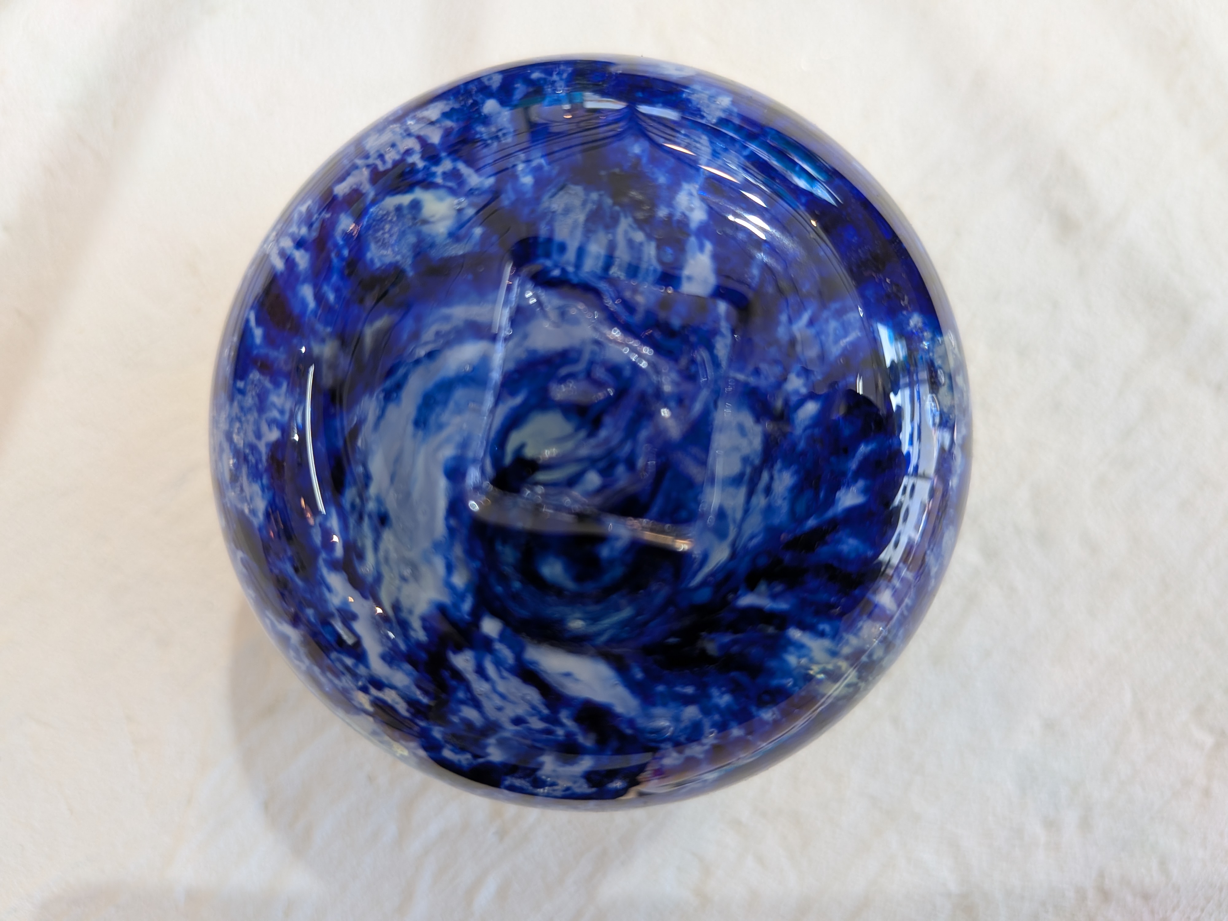 Okinawan Ryukyu Hand-Blown Glass Collection: Takumi Kōbō Studio - Master Takumi Matsumuro (松室 巧), Deep Ocean Swirl Fine Art Glass Sake Cup - Earth Edition / 宙吹ガラス - image 4