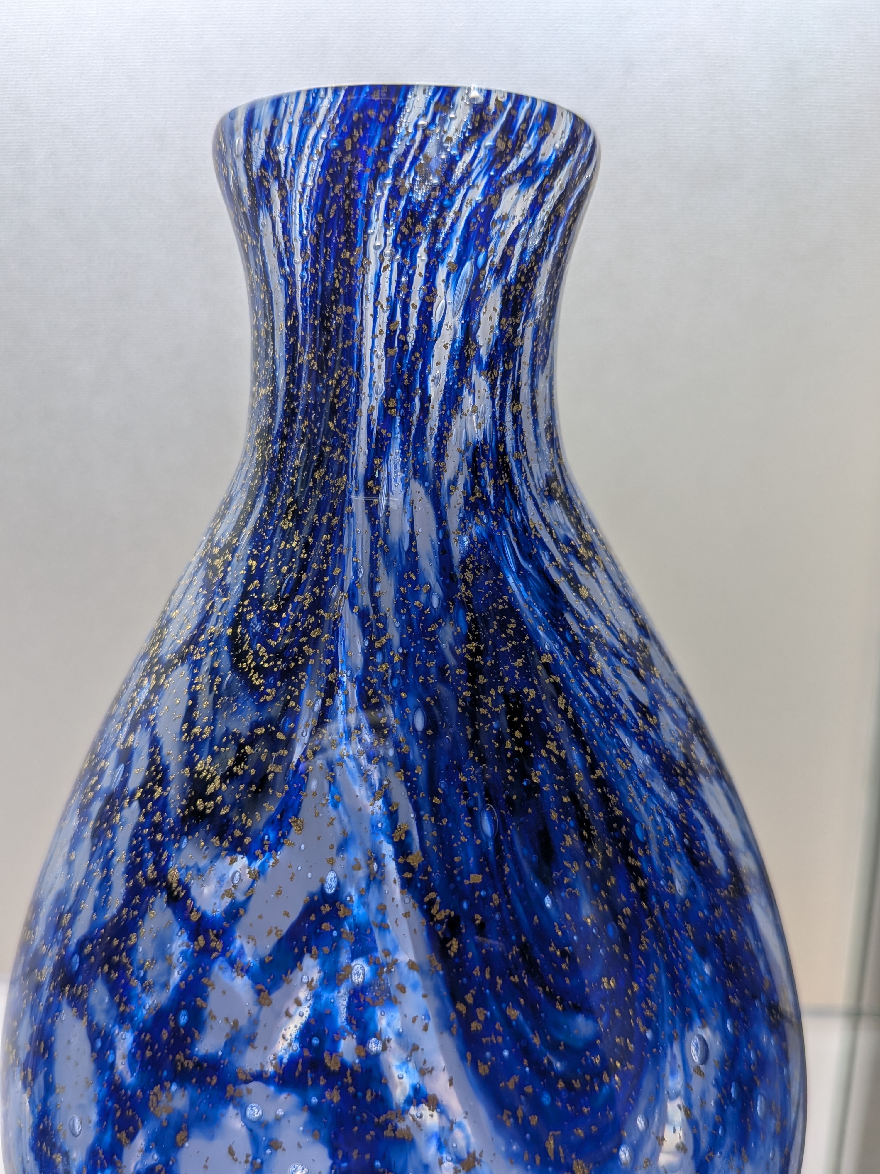 Okinawan Ryukyu Hand-Blown Glass Collection: Takumi Kōbō Studio - Hideyoshi Matsuda (松田 英吉), Celestial Ocean & Gold Leaf Fine Art Glass Vase - Earth Edition / 宙吹ガラス - thumbnail 3