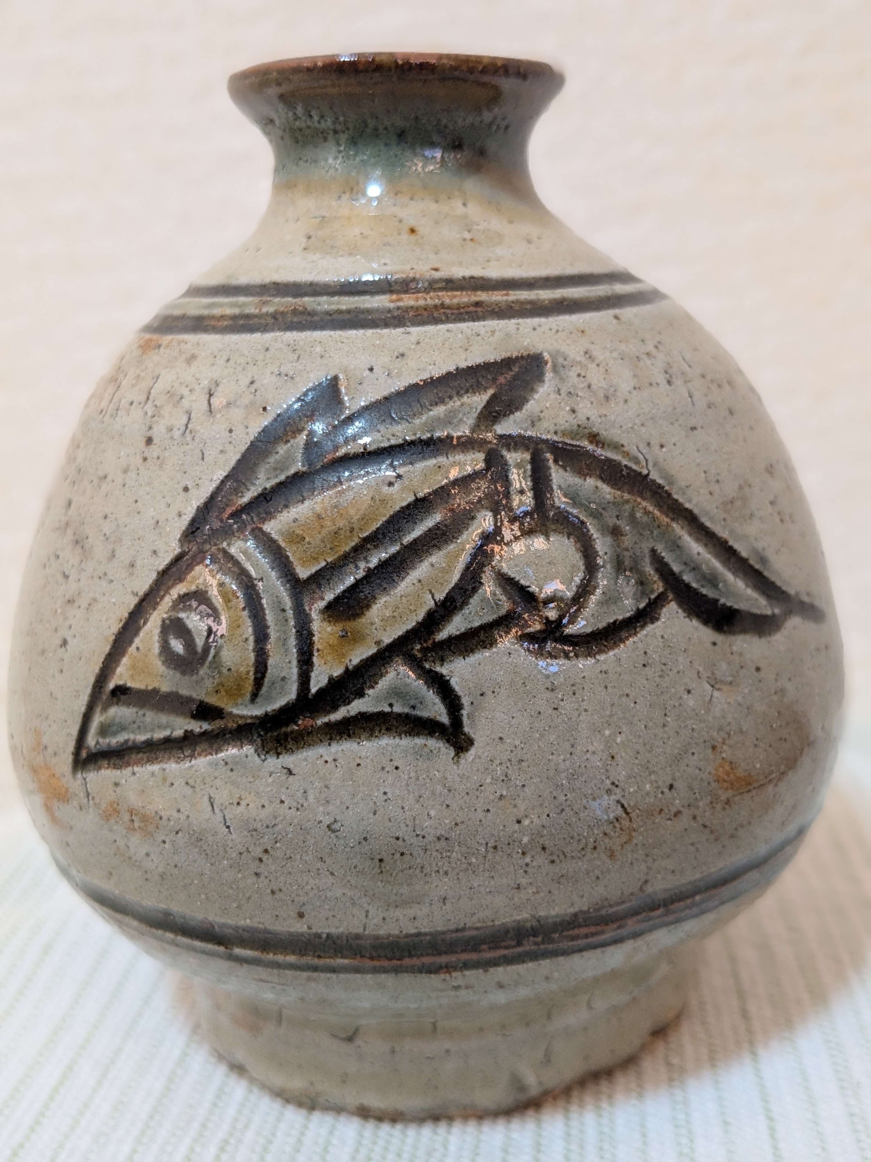 Jiro Kinjo Okinawan Yachimun Ceramic Vase - Hand-Incised Fish Motif (魚紋) - image 1