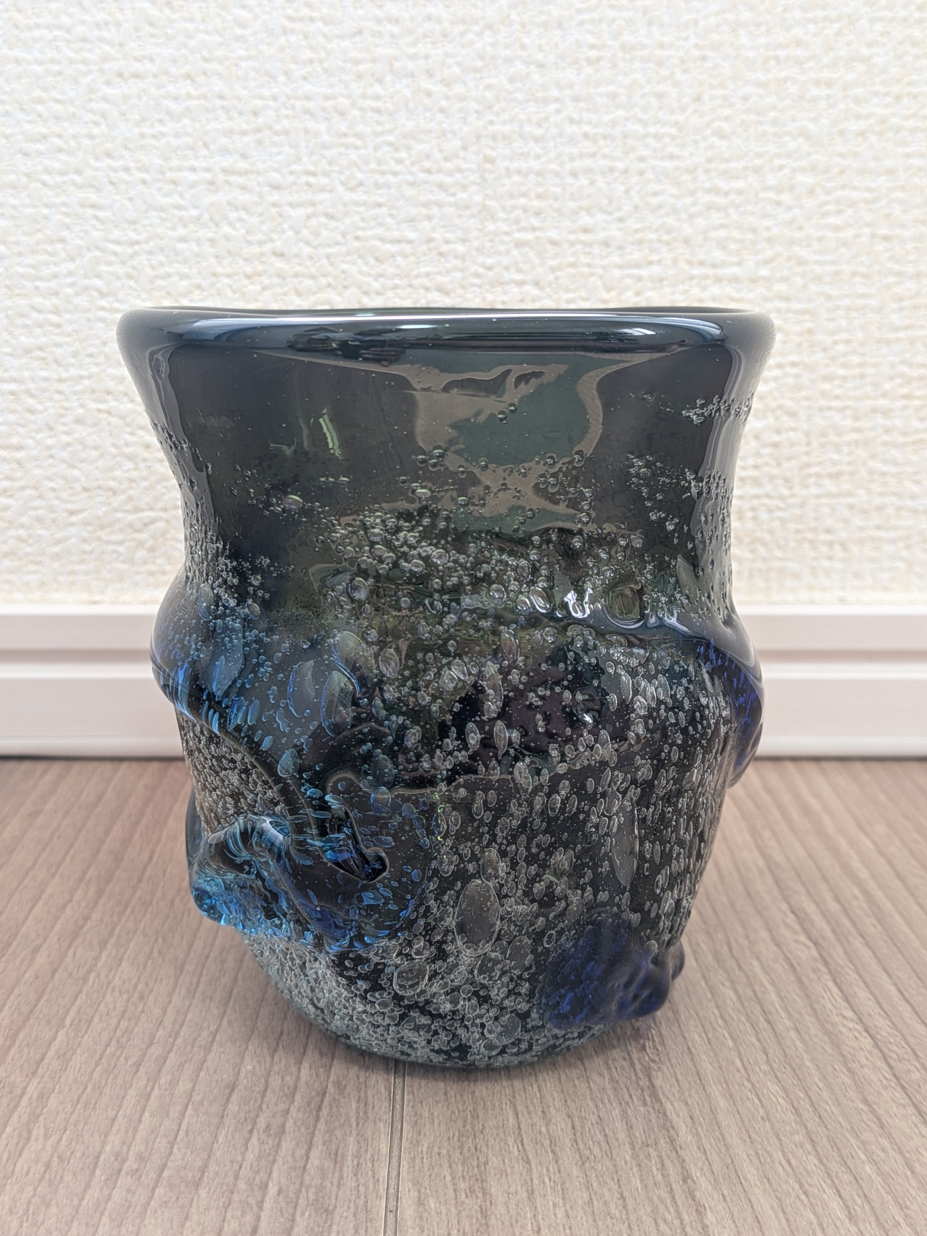 Okinawan Ryukyu Hand-Blown Glass Collection: Contemporary Master Craftsman Seikichi Inamine (稲嶺 盛吉), Midnight Ocean & Dense Bubble Foam Rock Cup - 宙吹ガラス - thumbnail 1