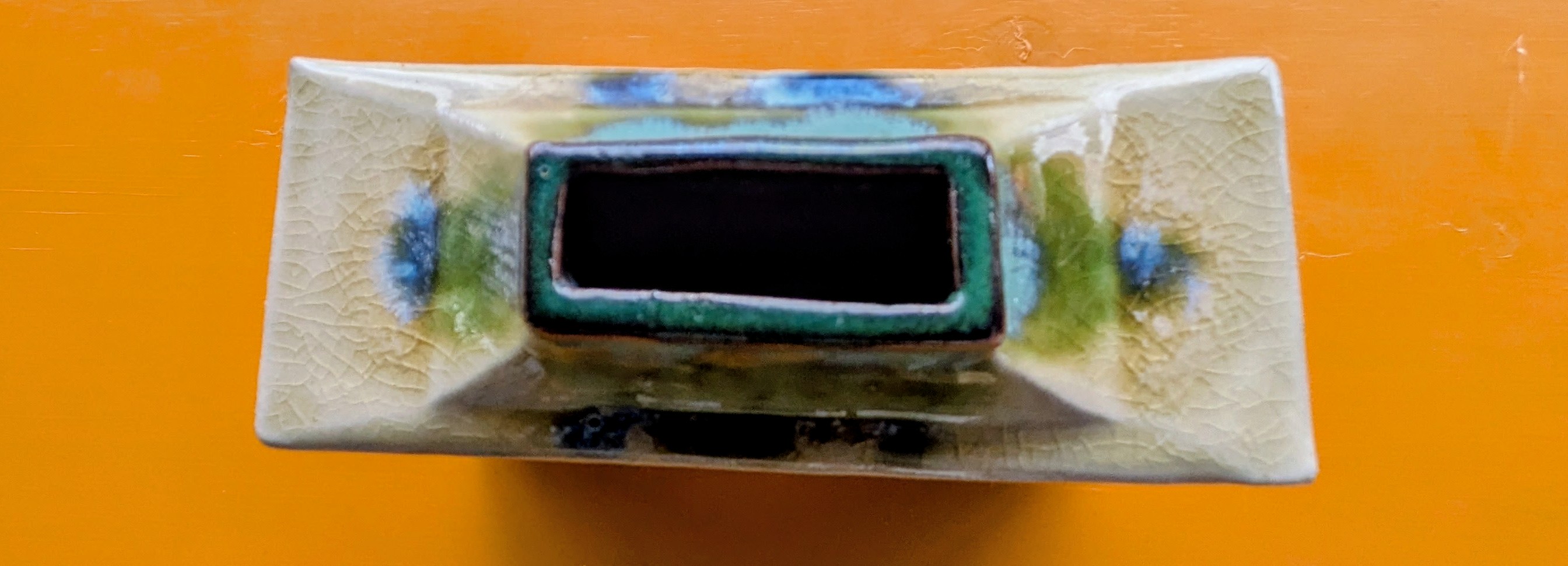 Okinawan Ryukyu Historic Clay Collection: Master Pottery Kinjou Son - Handcrafted Rectangular “Gyomon” Fish-Motif Ceramic Flask / Flower Vase 魚紋角瓶・花器 | Okinawan Yachimun Ceramic Art - thumbnail 3