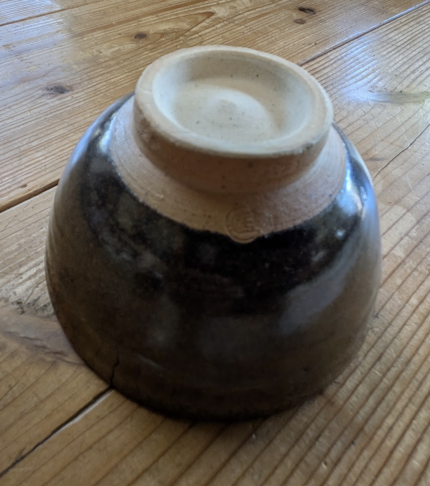 Okinawan Ryukyu Historic Clay Collection: Potter Master Tsunehide Shimabukuro (島袋常秀) - Handcrafted Okinawan Yachimun “Ame-yu Iron-Glaze” Ceramic Bowl / Donburi (飴釉どんぶり) - thumbnail 3