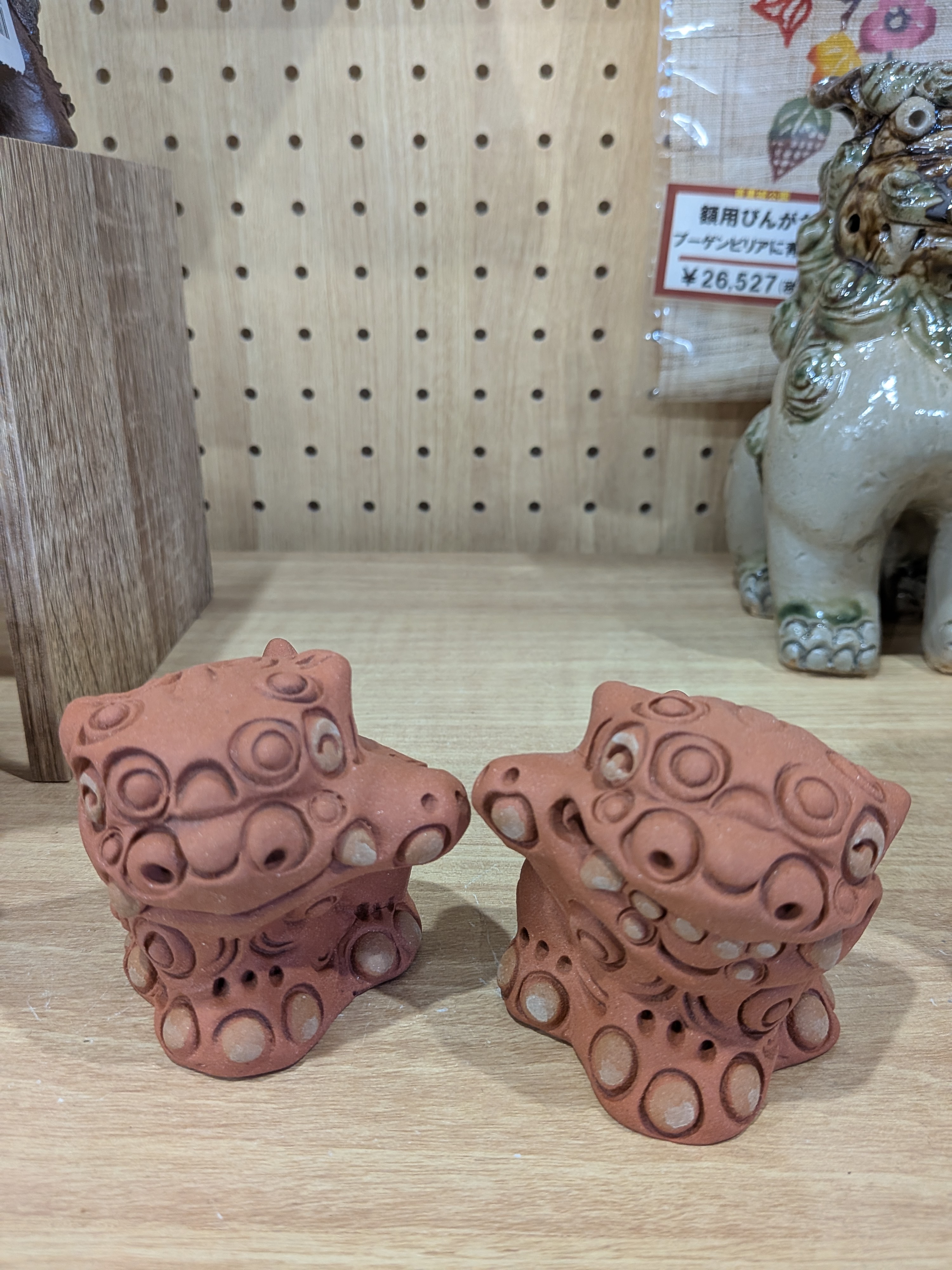 Okinawan Ryukyu Folk Art & Ceramic Collection: Handcrafted “Fuku-Maneki Shisa” Beckoning Guardian Pair Set - Small (福まねきシーサー ペア小) - thumbnail 1