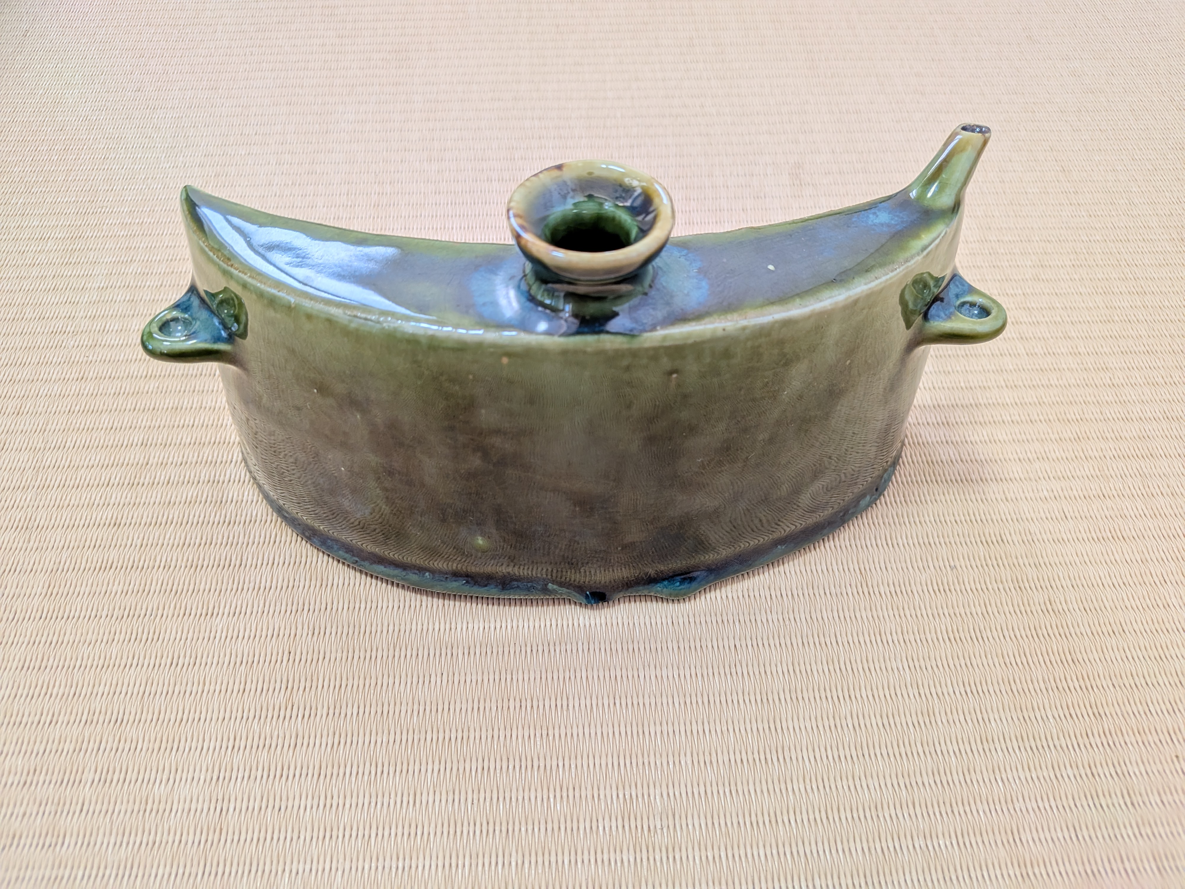 Okinawan Ryukyu Master Yachimun Collection: Toubou Makiya Studio - Osamu Makiya (真喜屋 修), Emerald Deep-Glaze Crescent Hip Flask - Dakibin (抱瓶) - thumbnail 2