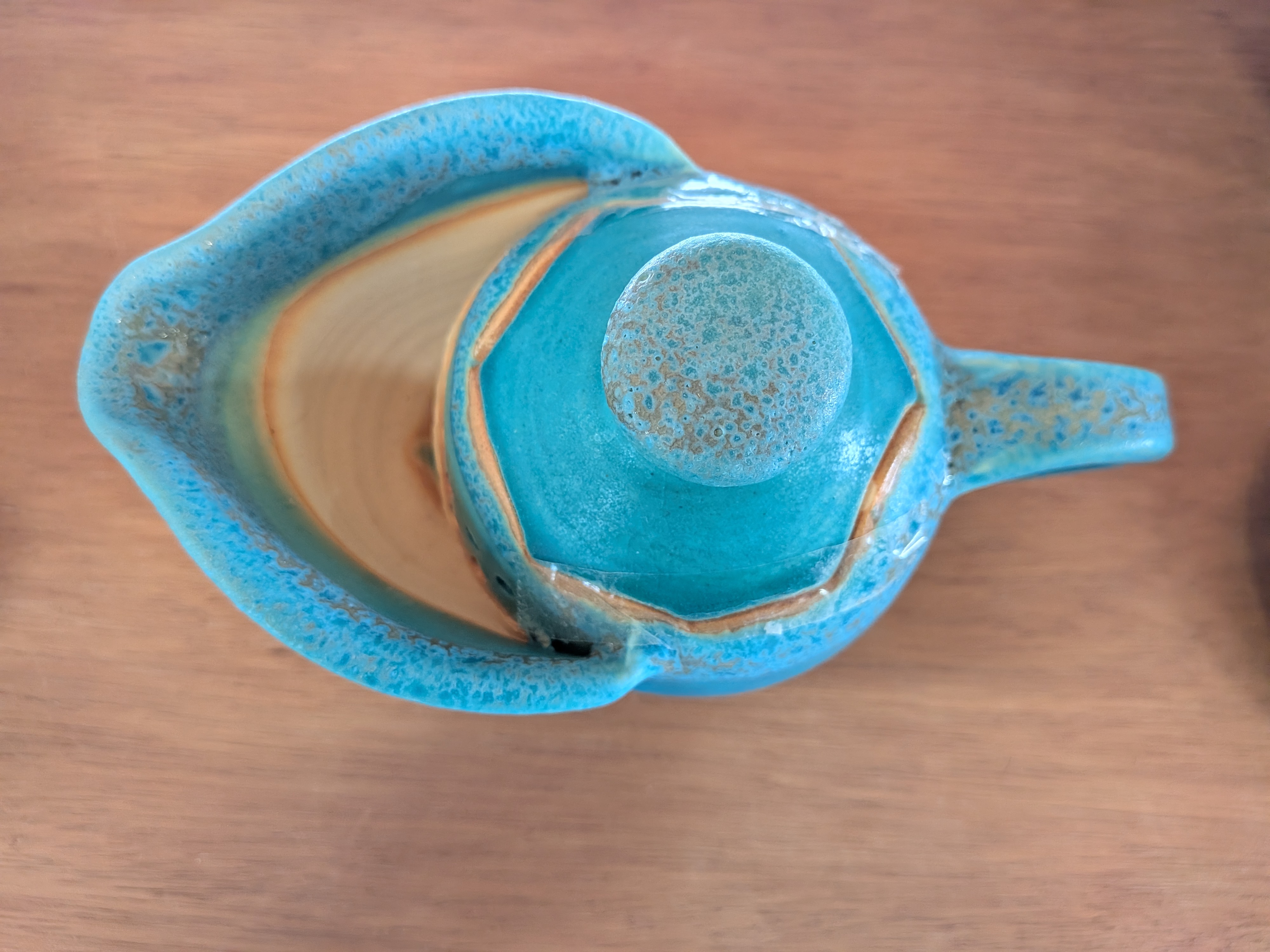 Okinawan "Uruma Blue" Ceramic Collection: Uruma Pottery (うるま陶器) - Master Potter & Studio Founder: Shinji Sato (佐陶 慎児) - Hand-Formed "Uruma Blue" Graduated Teapot & Filter Set with Lid (Uruma Burū Kyūsu & Chaho Set — うるま陶器 急須セット) - image 2