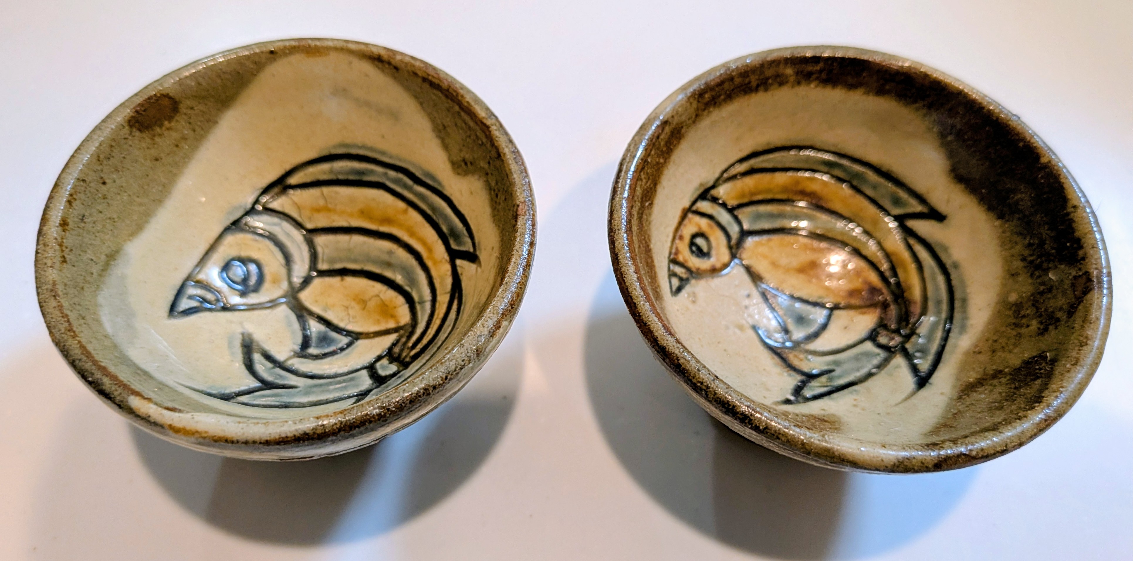 Okinawan Yachimun & Tsuboya-Yaki Ceramic Collection: Vintage Okinawan Yachimun "Gyomon Senbori" Fish Motif Sake Cup (猪口) - thumbnail 1