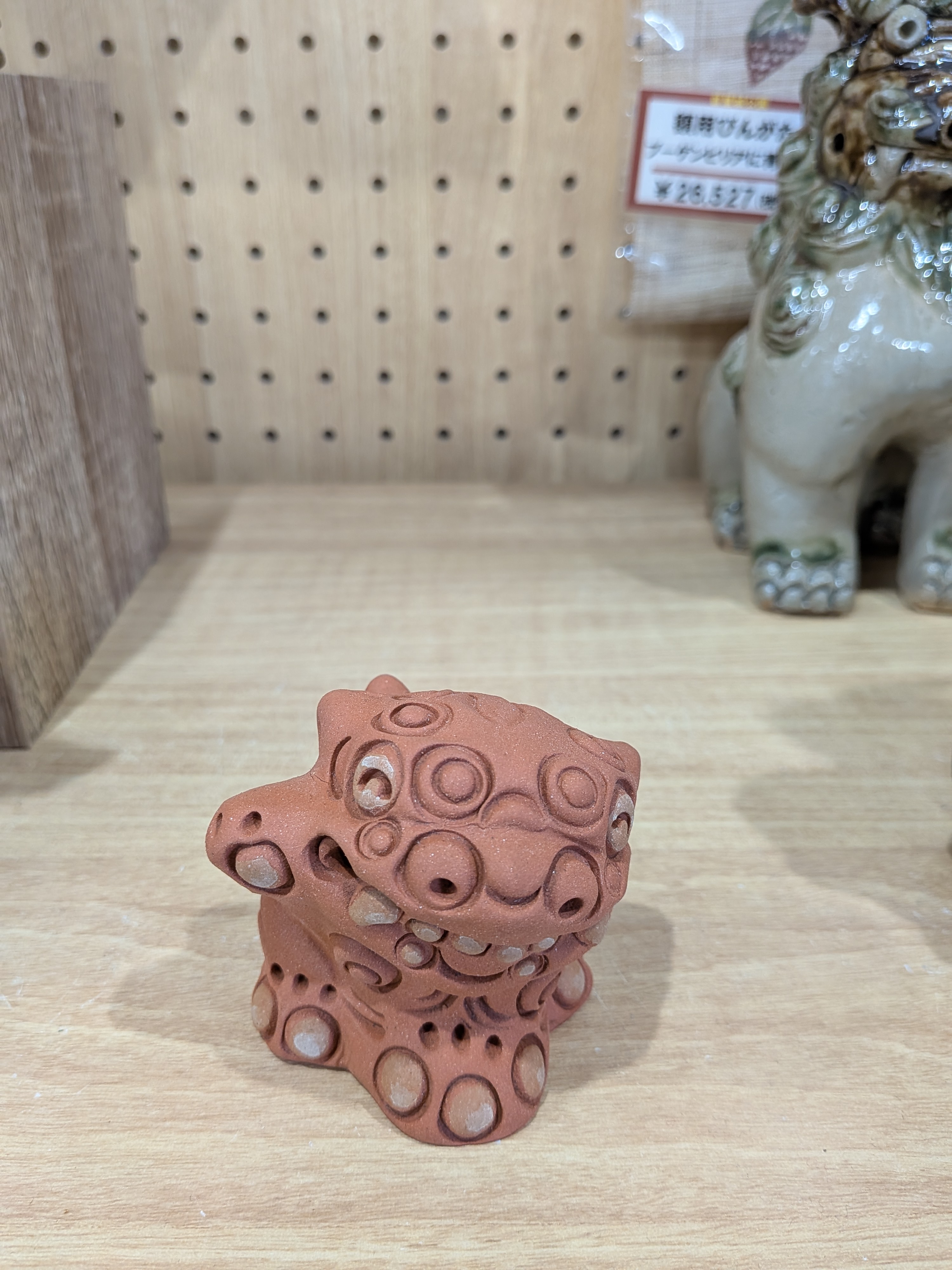 Okinawan Ryukyu Folk Art & Ceramic Collection: Handcrafted “Fuku-Maneki Shisa” Beckoning Guardian Pair Set - Small (福まねきシーサー ペア小) - image 3