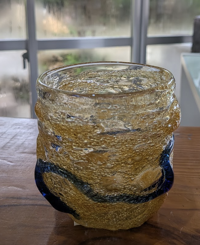Okinawan Ryukyu Hand-Blown Glass Collection: Third-Generation Artisan Ayumu Inamine (稲嶺 歩夢) - Golden Foam & Deep Cobalt Swirl Glass Cup (宙吹ガラス) - thumbnail 2
