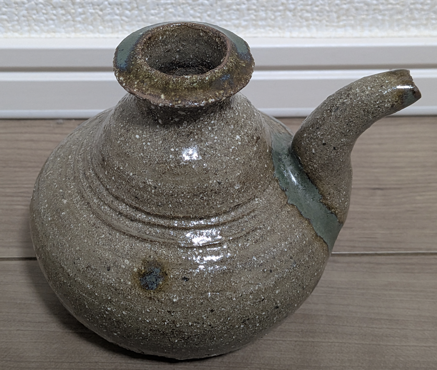 Okinawan Ryukyu Heritage Collection: Katsunosuke Futamata (二俣 勝之助) / Katsu-gama (勝窯) - Special Limited Commemorative Karakara Awamori & Sake Vessel - thumbnail 3
