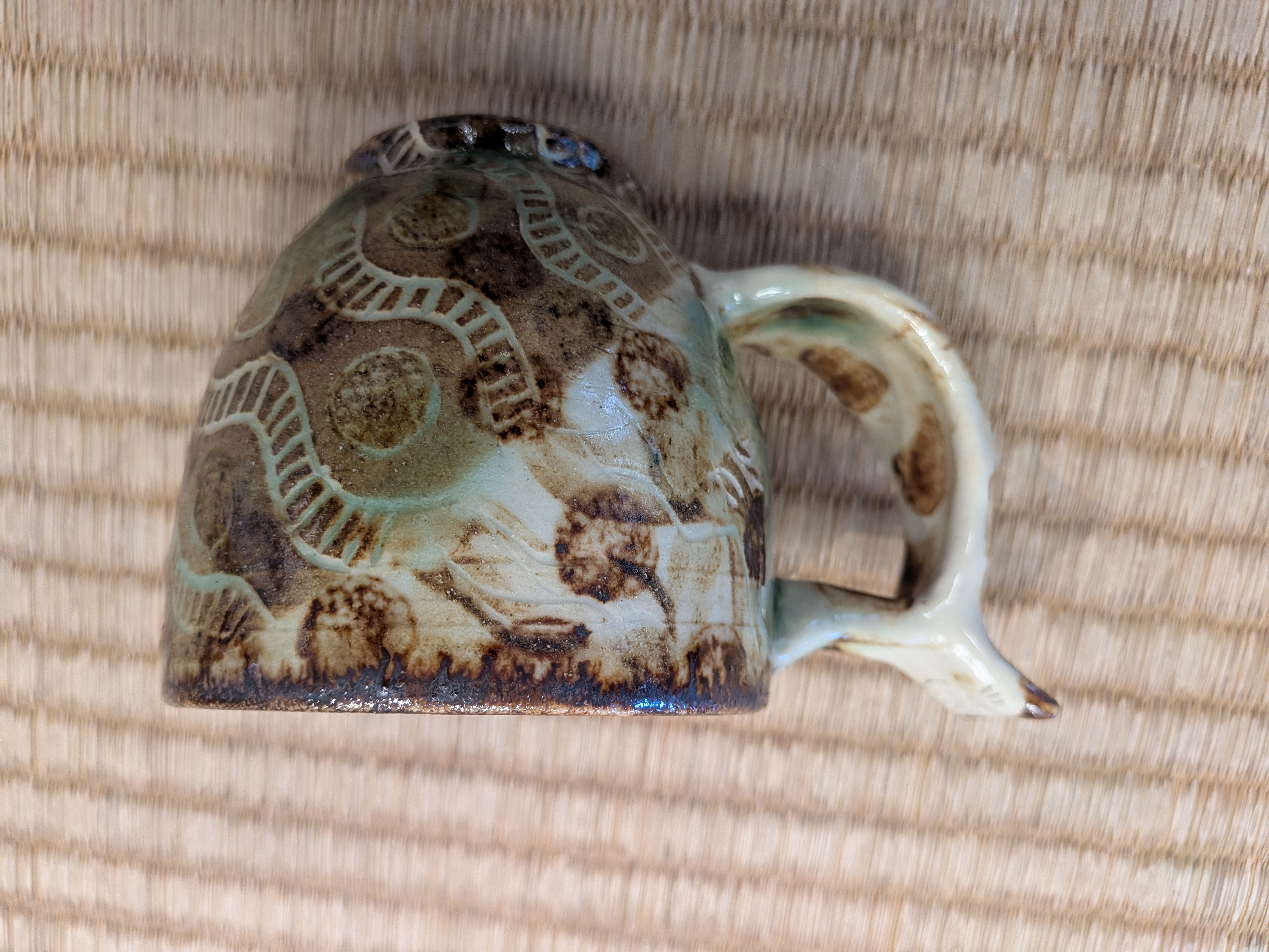 Okinawan Yomitan Yachimun no Sato Pottery Collection: Ceramic Cat-Handle Mug - thumbnail 2