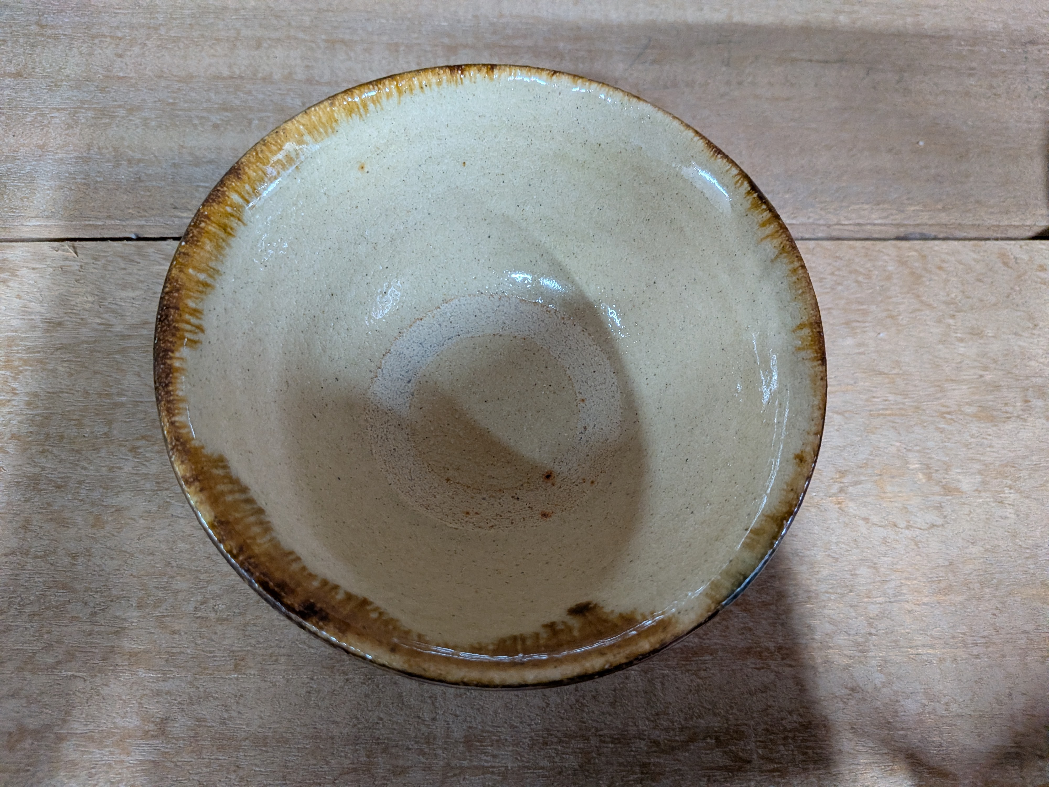 Okinawan Ryukyu Yachimun Fine Art Ceramic Collection: Yomitanzan-Yaki Kita-Gama Studio - Kyōshi Matsuda (松田 共司), Traditional Sansai Splash-Pattern Rice & Tea Bowl, Sansai Ame-yu / Gosu Makai - 三彩 飴釉・呉須 マカイ - thumbnail 4