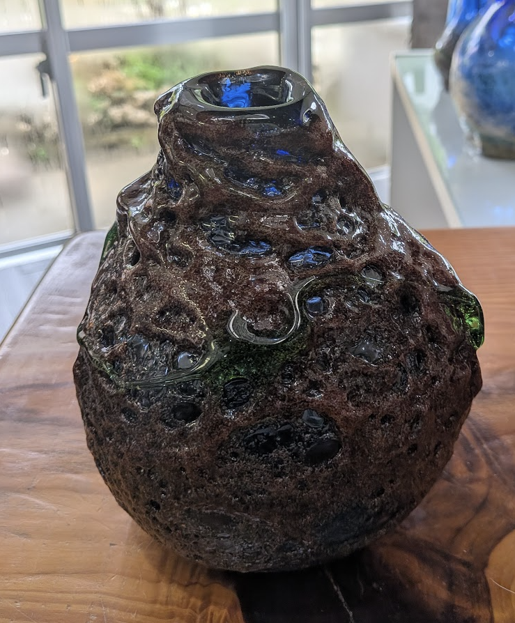 Okinawan Ryukyu Hand-Blown Glass Collection: Master Crafstman Kazuha Miyaguni (宮國 一羽) - Sculptural Earth & Lava Glass Vessel (宙吹ガラス) - thumbnail 2