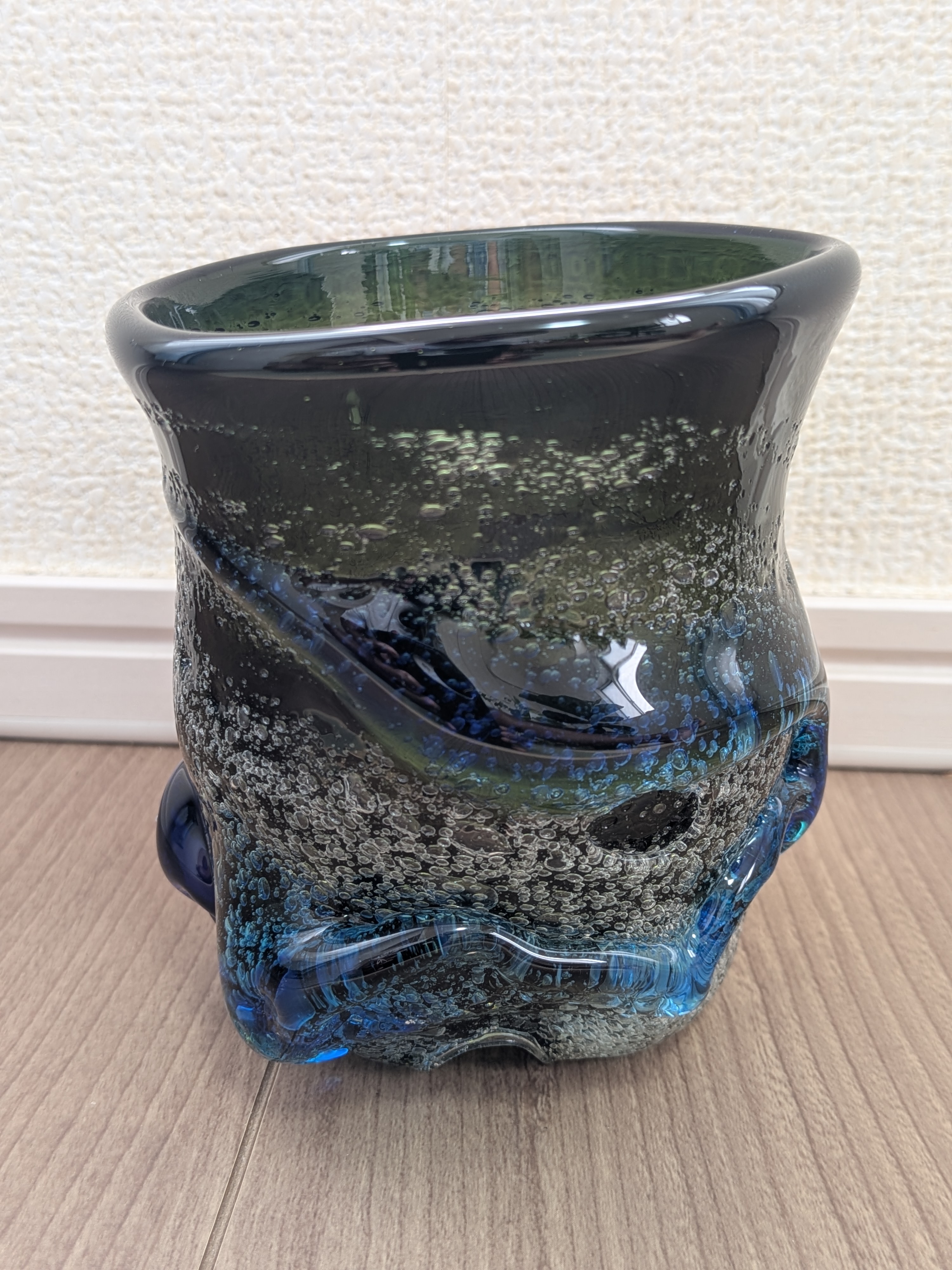 Okinawan Ryukyu Hand-Blown Glass Collection: Contemporary Master Craftsman Seikichi Inamine (稲嶺 盛吉), Midnight Ocean & Dense Bubble Foam Rock Cup - 宙吹ガラス - thumbnail 2