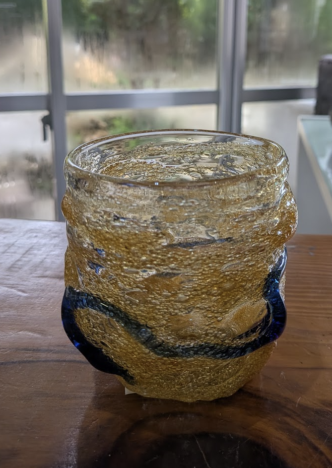 Okinawan Ryukyu Hand-Blown Glass Collection: Third-Generation Artisan Ayumu Inamine (稲嶺 歩夢) - Golden Foam & Deep Cobalt Swirl Glass Cup (宙吹ガラス) - thumbnail 3