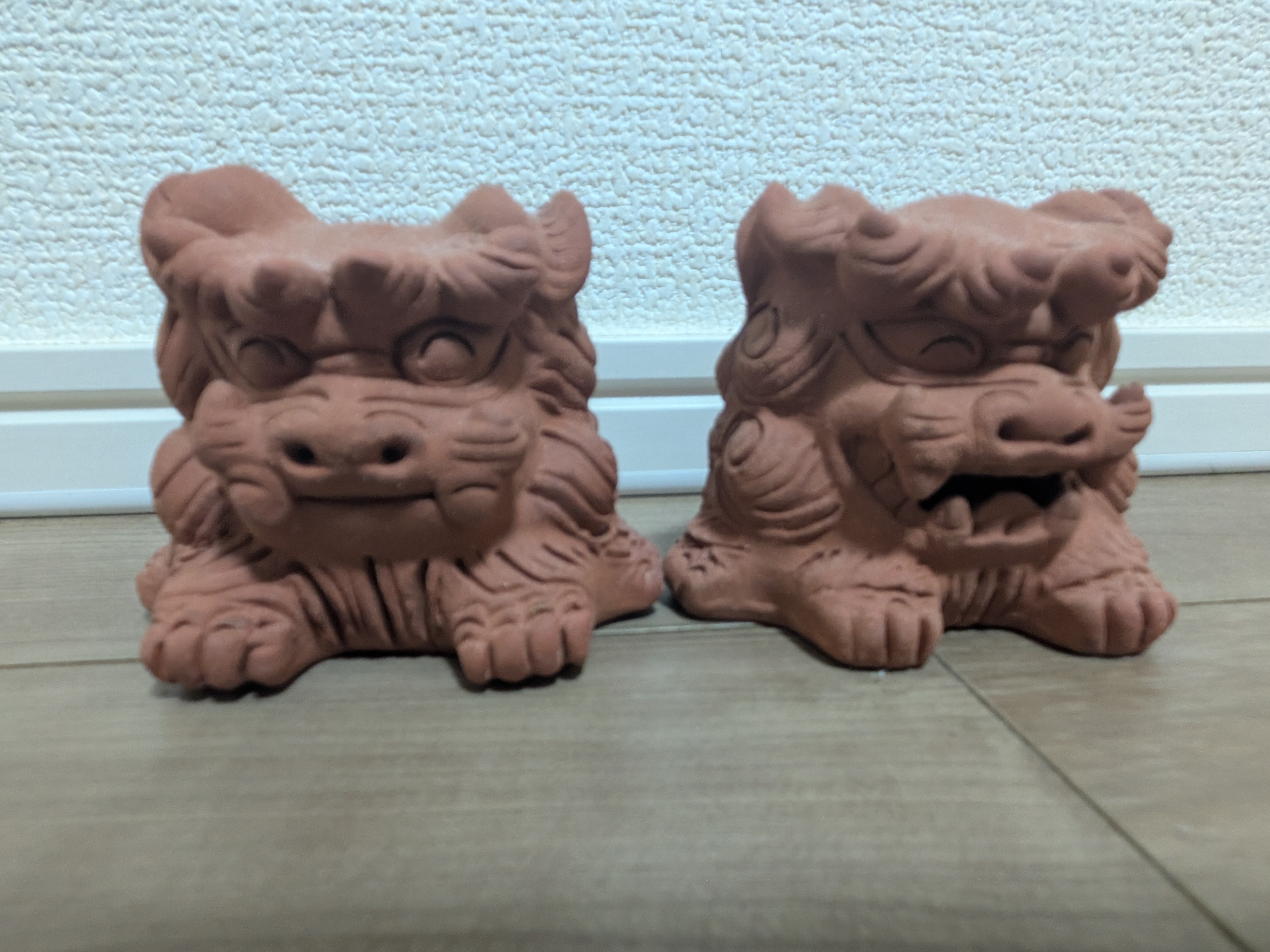 Okinawan Ryukyu Guardian Collection: Handcrafted “Akyamu” Crouching Shisa Guardian Statues - Pair (赤土・伏せシーサー一対) - thumbnail 1