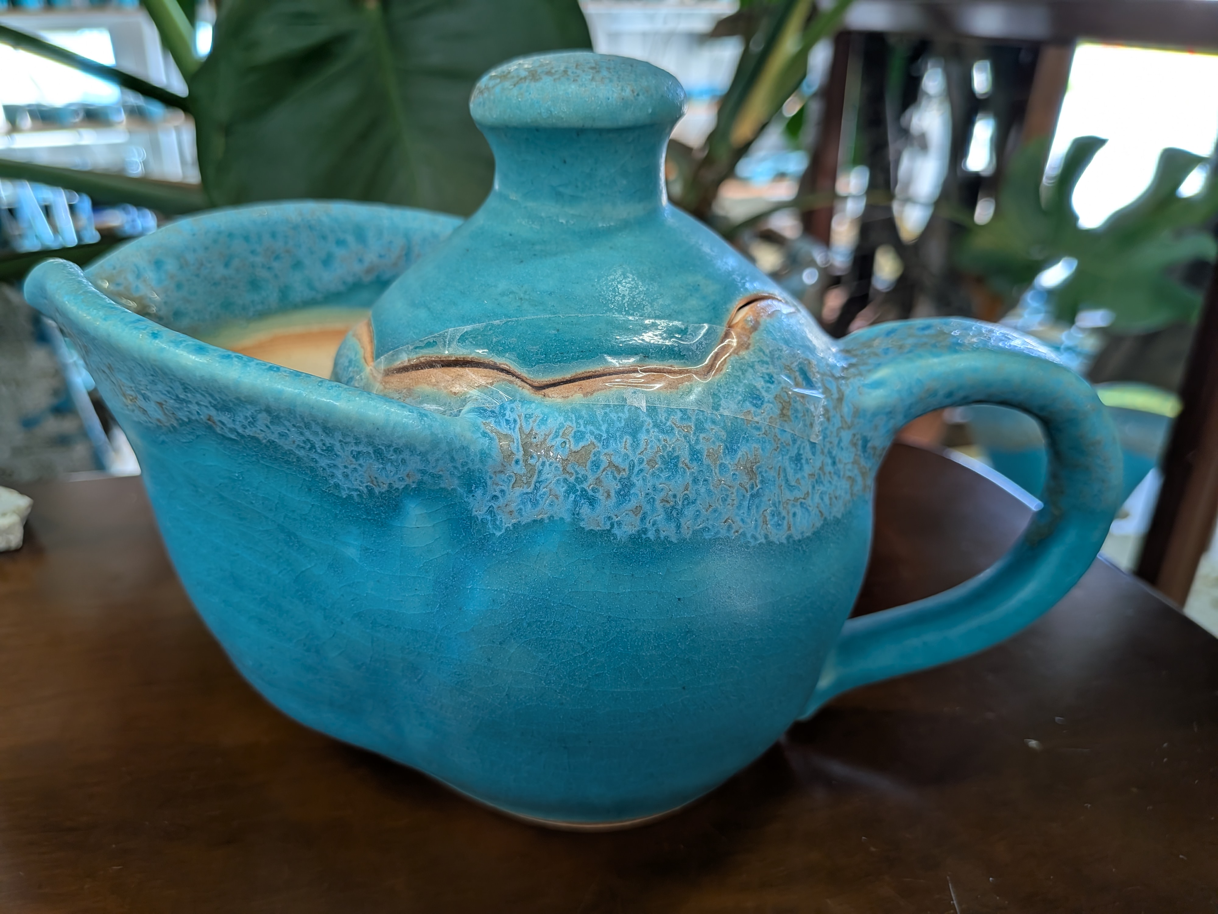 Okinawan "Uruma Blue" Ceramic Collection: Uruma Pottery (うるま陶器) - Master Potter & Studio Founder: Shinji Sato (佐陶 慎児) - Hand-Formed "Uruma Blue" Graduated Teapot & Filter Set with Lid (Uruma Burū Kyūsu & Chaho Set — うるま陶器 急須セット) - thumbnail 1