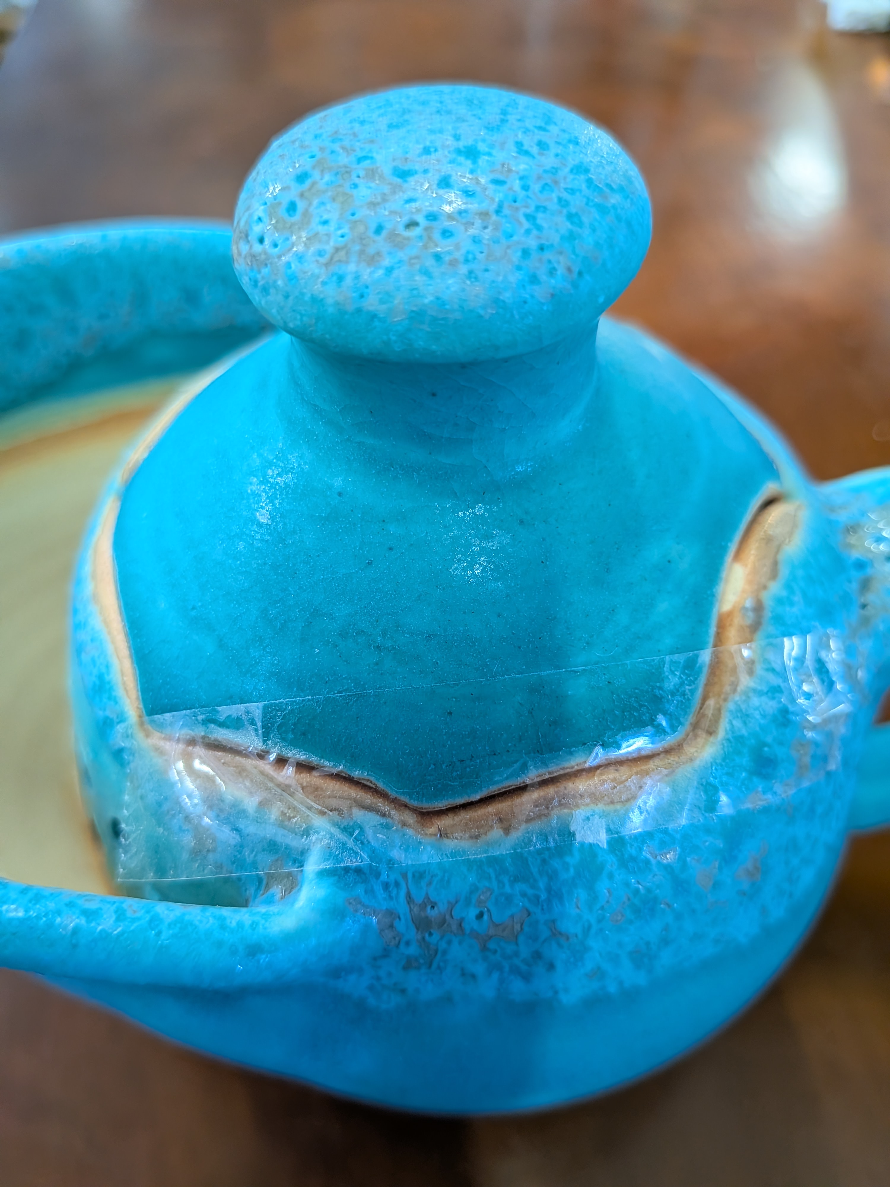 Okinawan "Uruma Blue" Ceramic Collection: Uruma Pottery (うるま陶器) - Master Potter & Studio Founder: Shinji Sato (佐陶 慎児) - Hand-Formed "Uruma Blue" Graduated Teapot & Filter Set with Lid (Uruma Burū Kyūsu & Chaho Set — うるま陶器 急須セット) - image 4