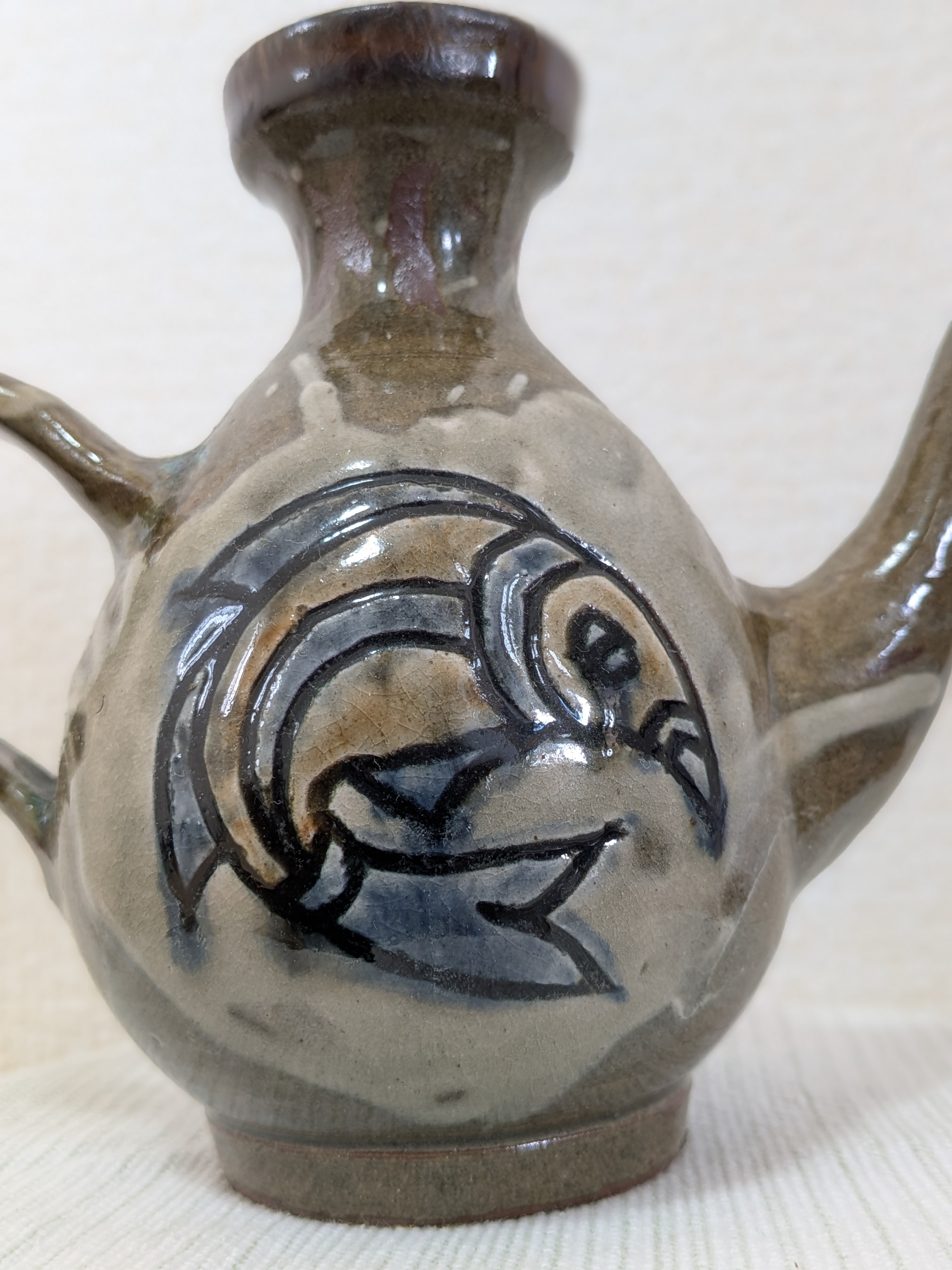 Toshio Kinjo Okinawan Yachimun Ceramic Pot - Hand-Incised Fish Motif (魚紋) - thumbnail 4