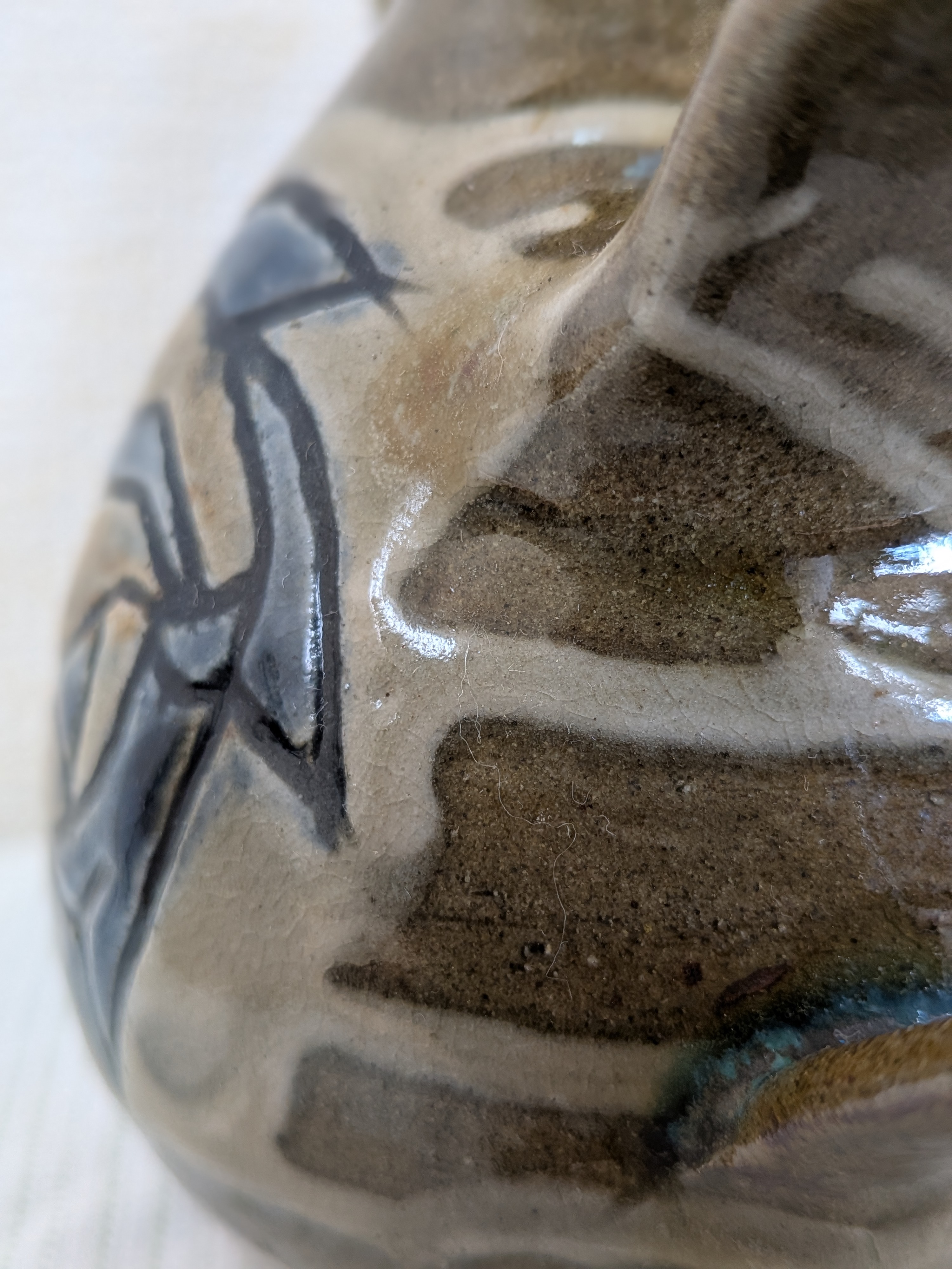 Toshio Kinjo Okinawan Yachimun Ceramic Pot - Hand-Incised Fish Motif (魚紋) - thumbnail 7