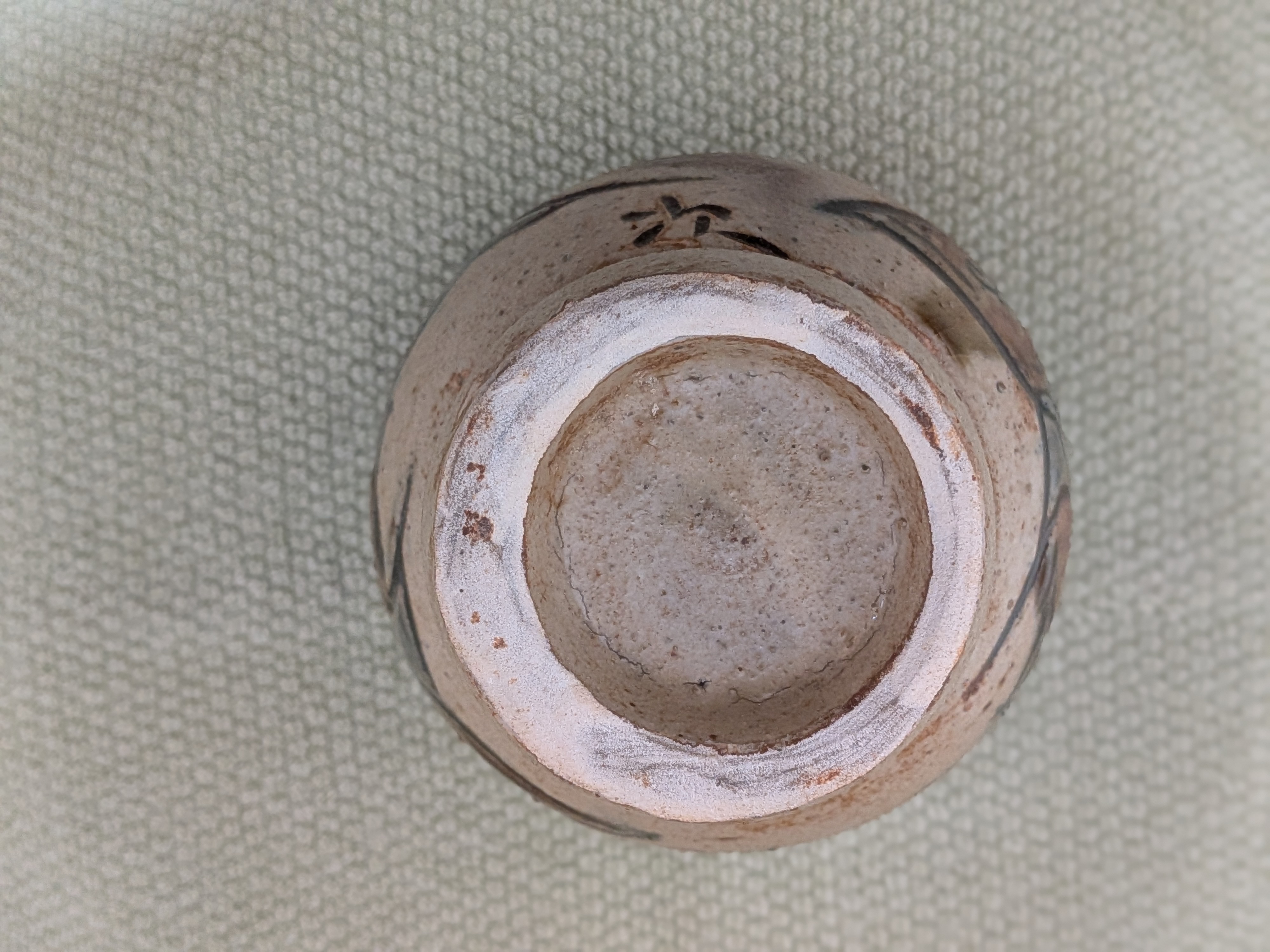 Jiro Kinjo Okinawan Yachimun Ceramic Cup - Hand-Incised Fish Motif (魚紋) - thumbnail 7